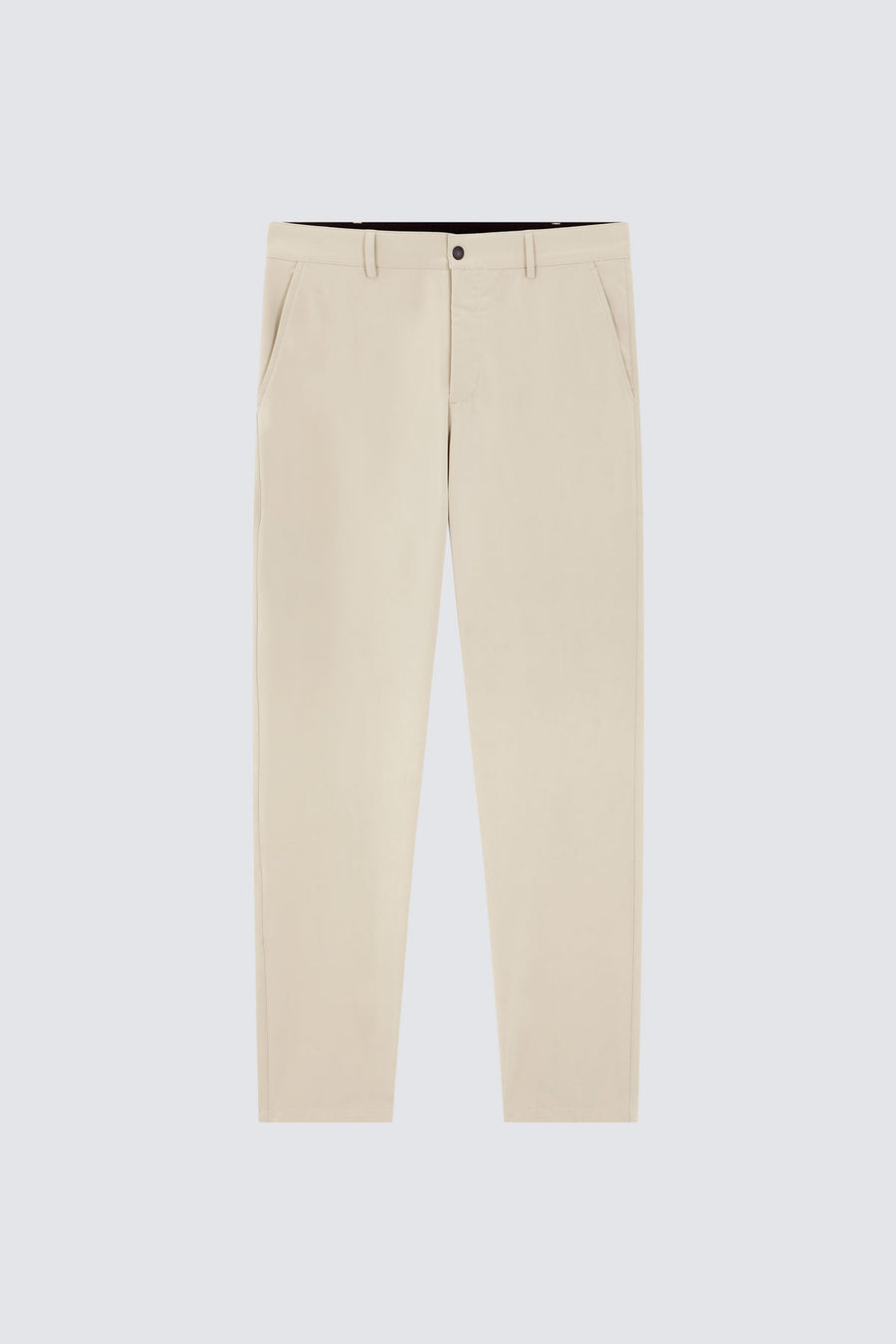 Pantalón chino regular beige para hombre con tecnología termorreguladora Coolmax. Foto  prenda en plano