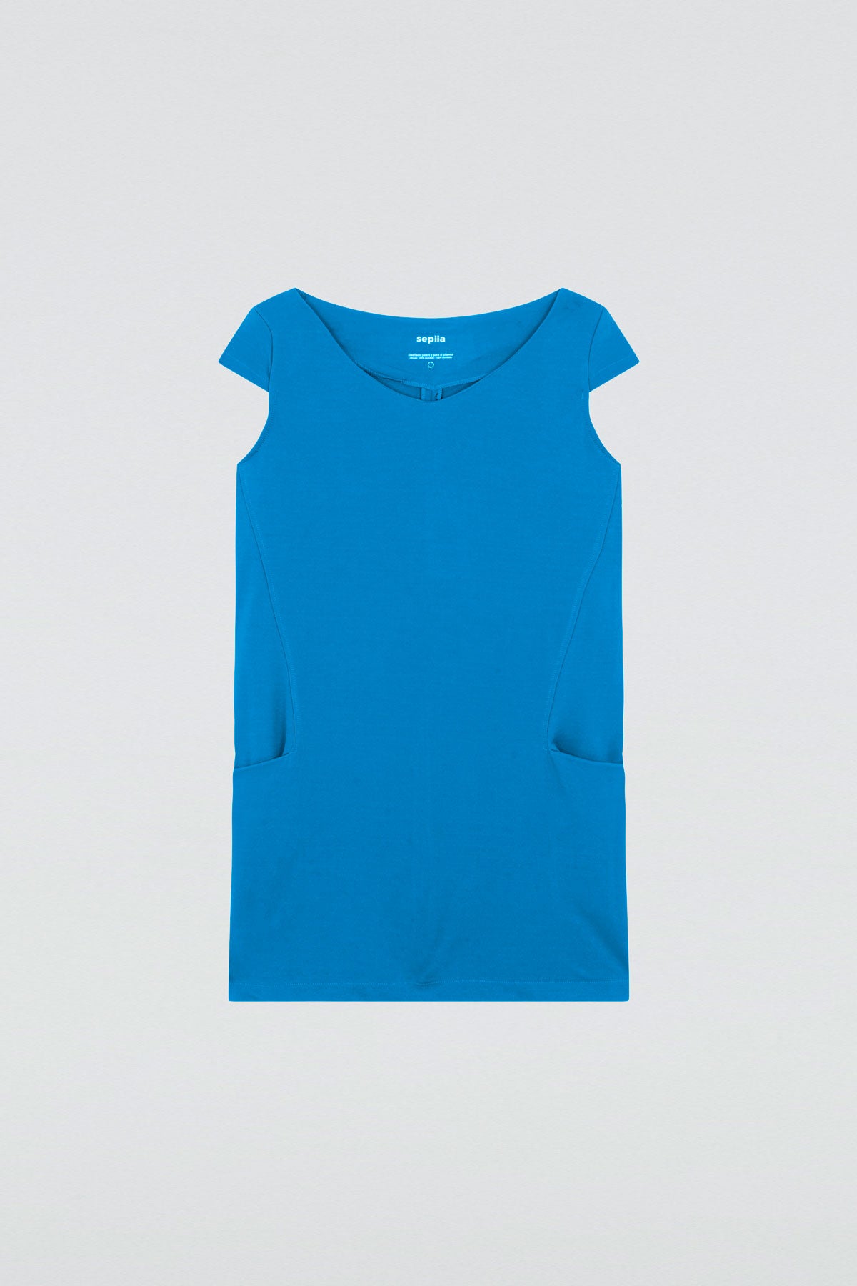 Vestido holgado de mujer con cuello redondo y bolsillos en color azul, perfecto para el verano. Foto prenda en plano