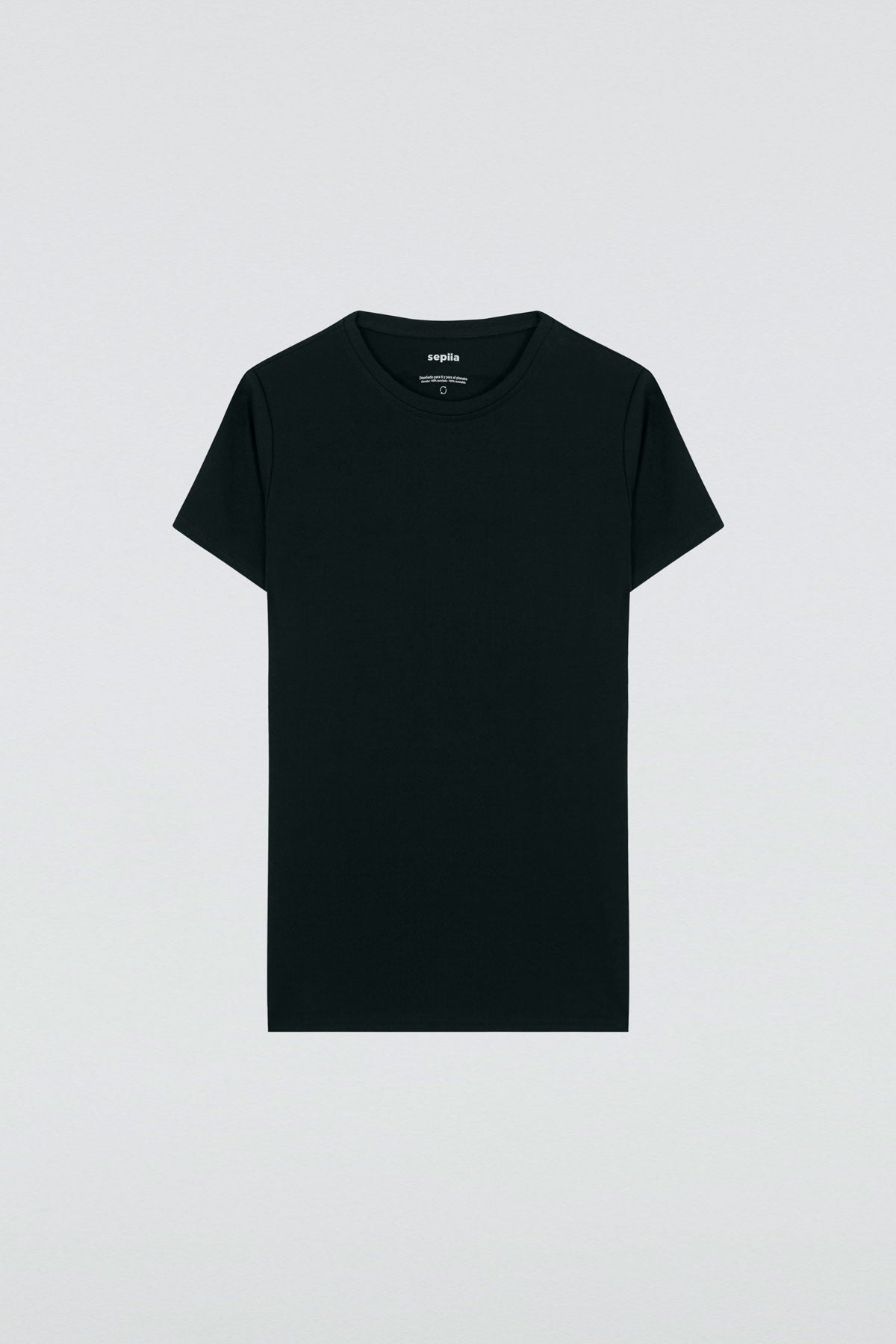 camiseta mujer basica negra manga corta. foto prenda en plano.