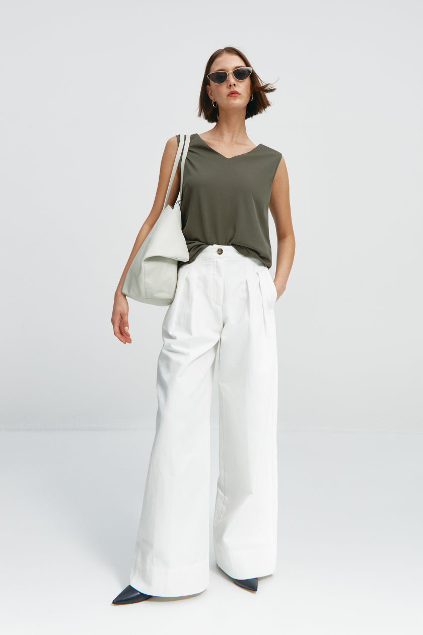 nueva-coleccion-sepiia-verano-foto-7_look_mujer_camiseta-kaki.jpg__PID:b31f9d0a-9bf6-4743-9977-7441edb1db62