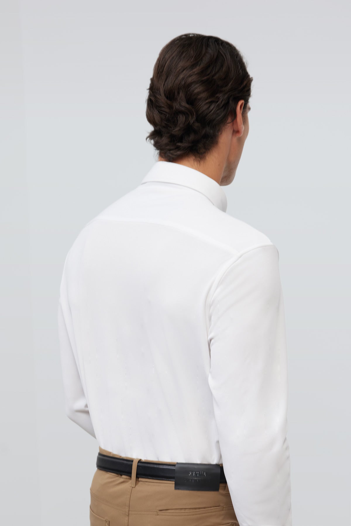 Camisa casual masculina branca regular fit com logotipo