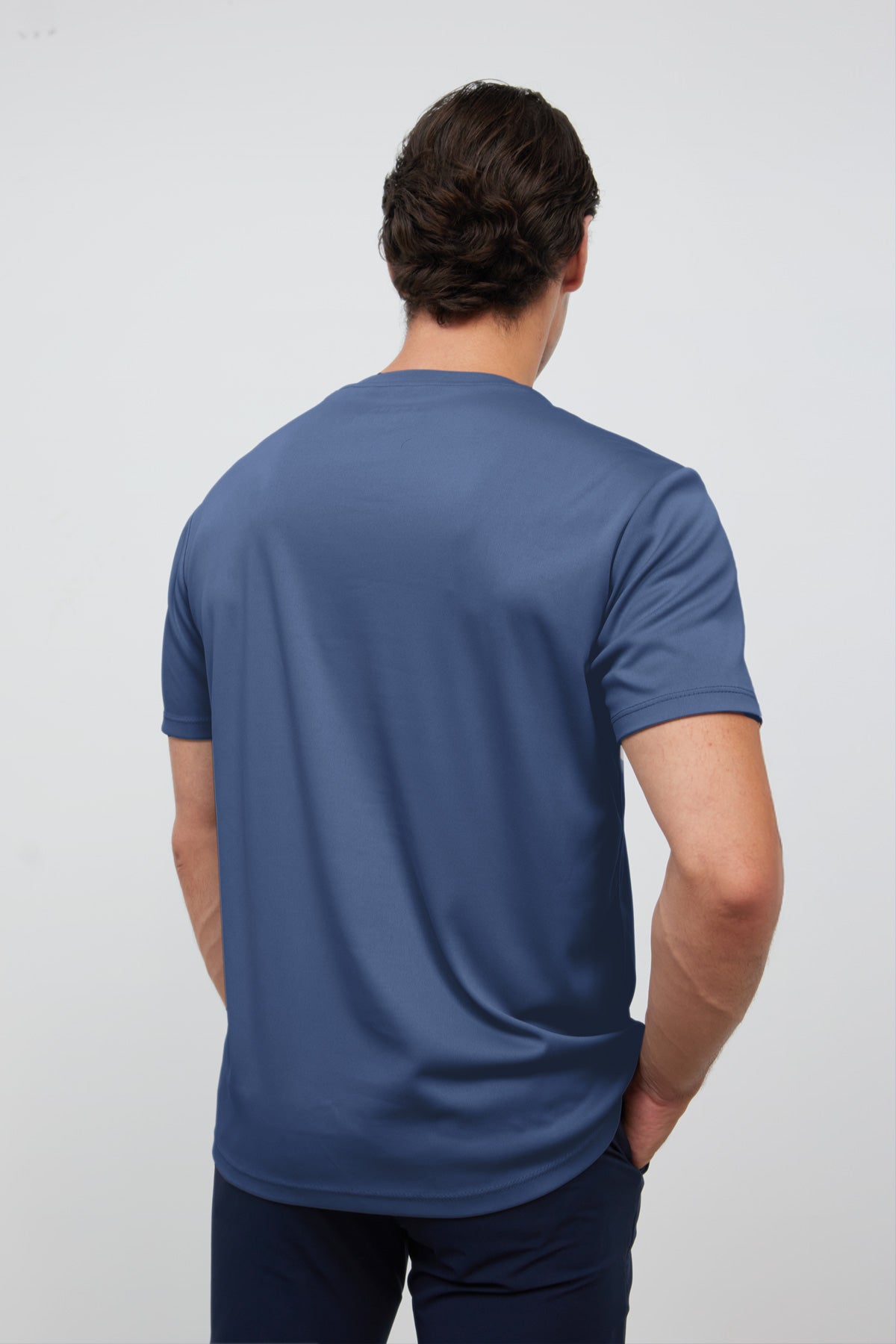 camiseta cuello v azul soft espalda