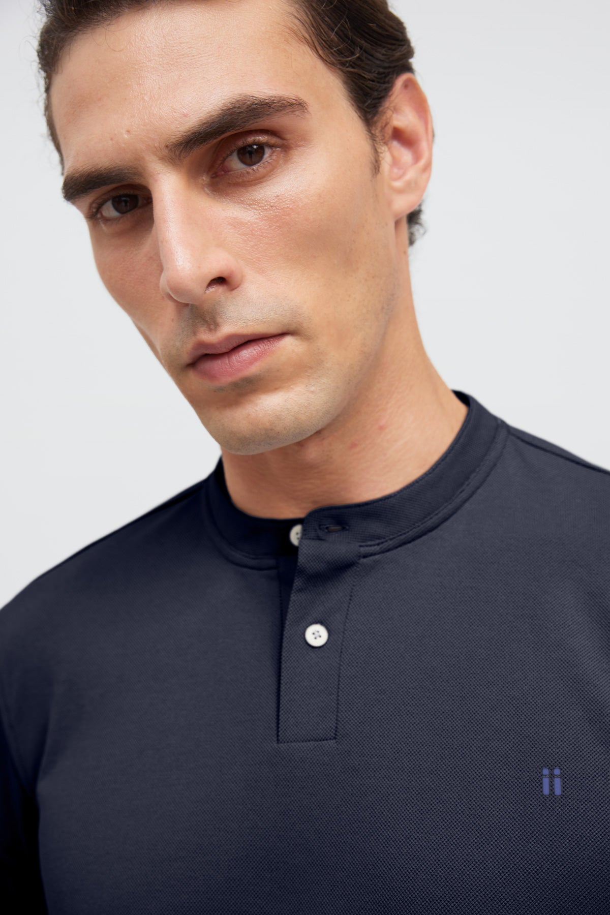 camiseta polo henley azul marino ranger detalle