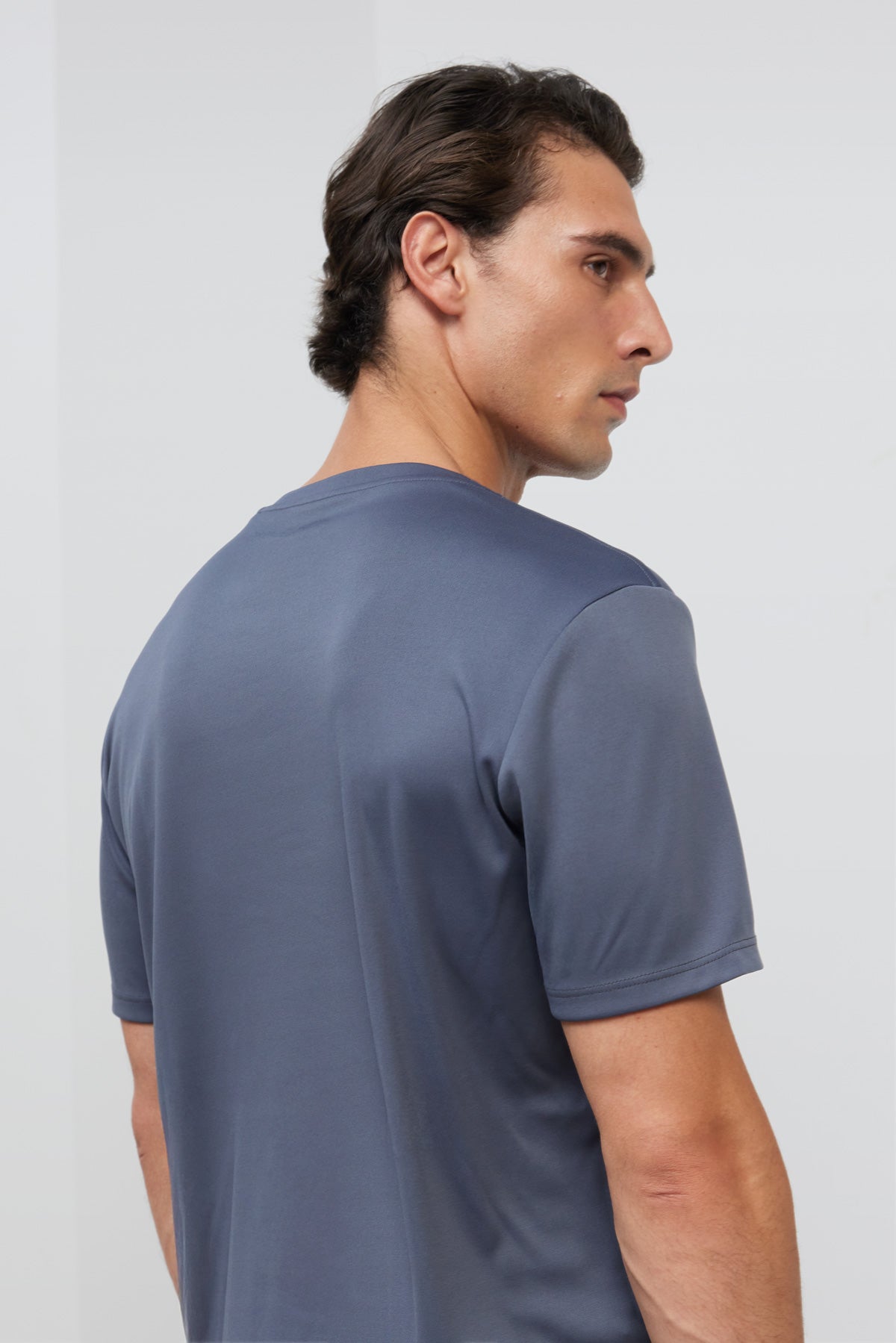 T-shirt de homem azul média com gola redonda e tecido sOFT