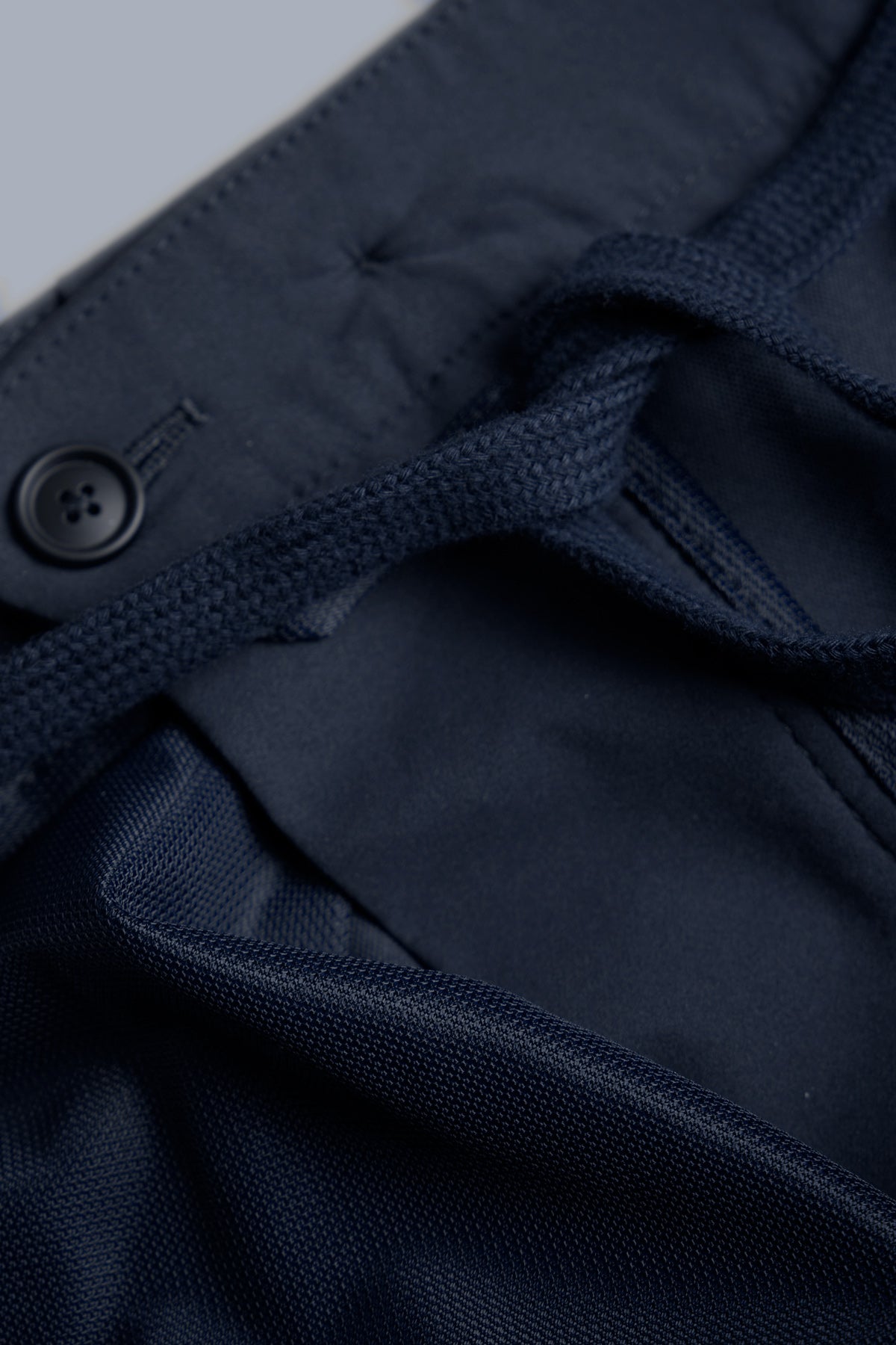 pantalon azul marino ice. foto detalle boton.