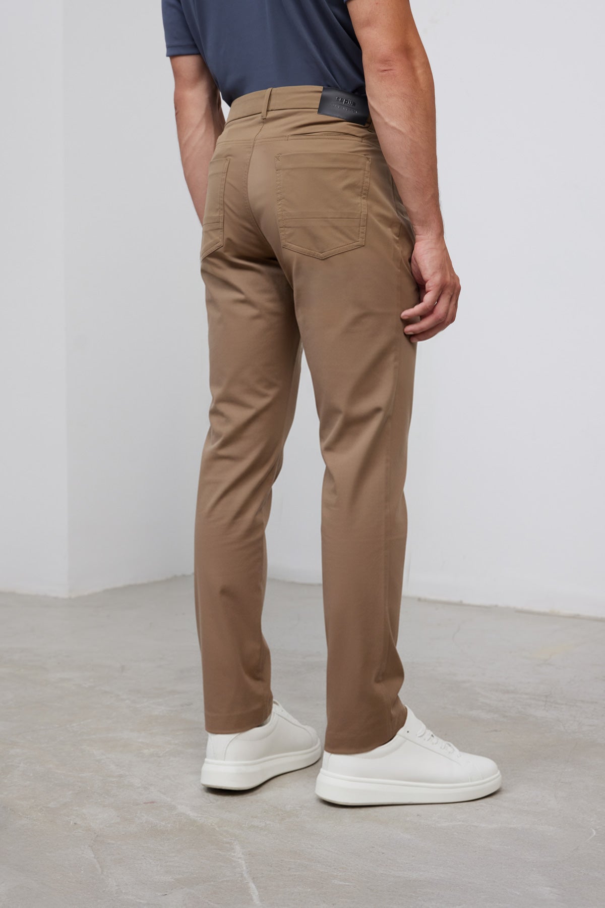 pantalon 6 bolsillos marron antimanchas y antiarrugas
