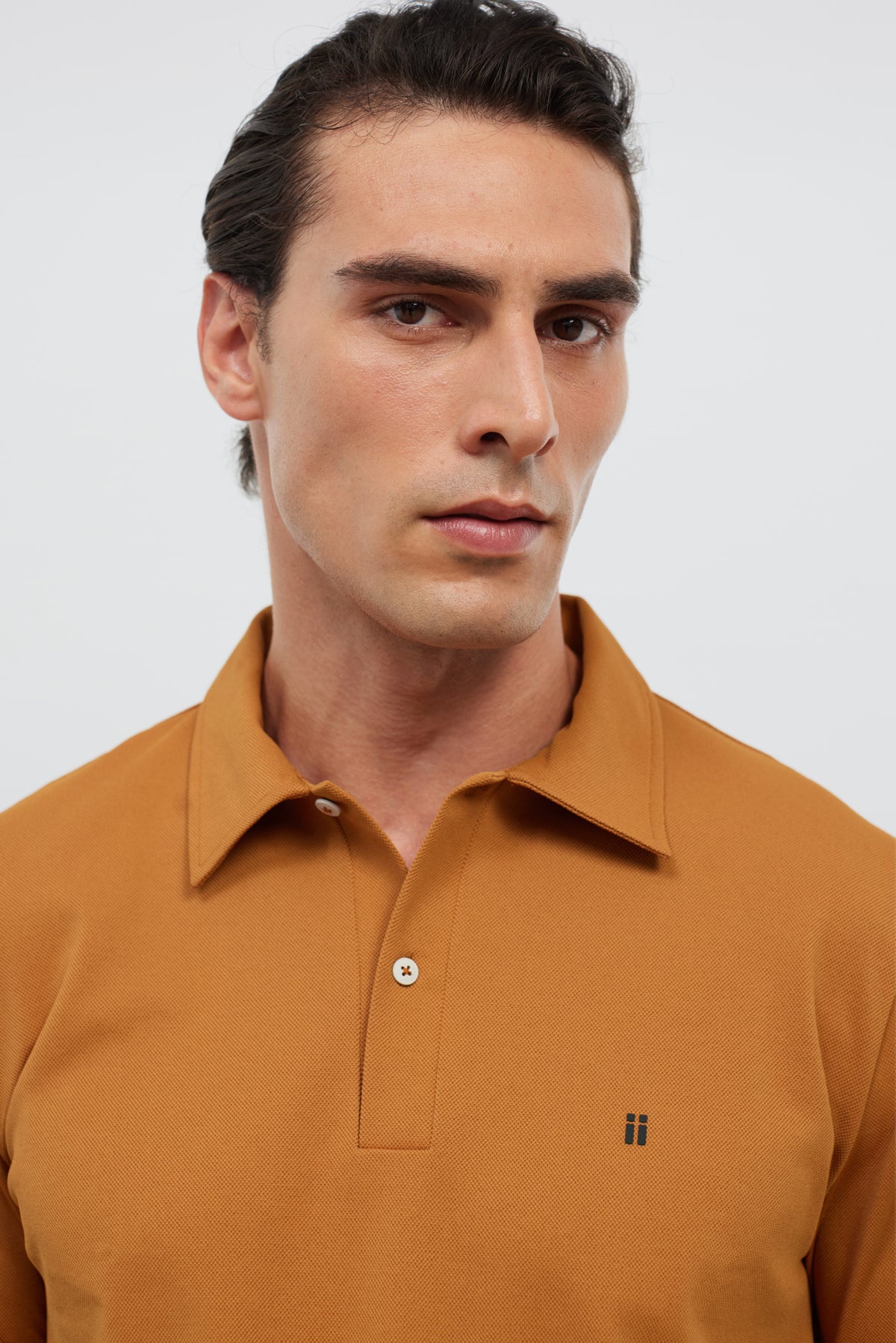 polo manga larga marrón ranger detalle