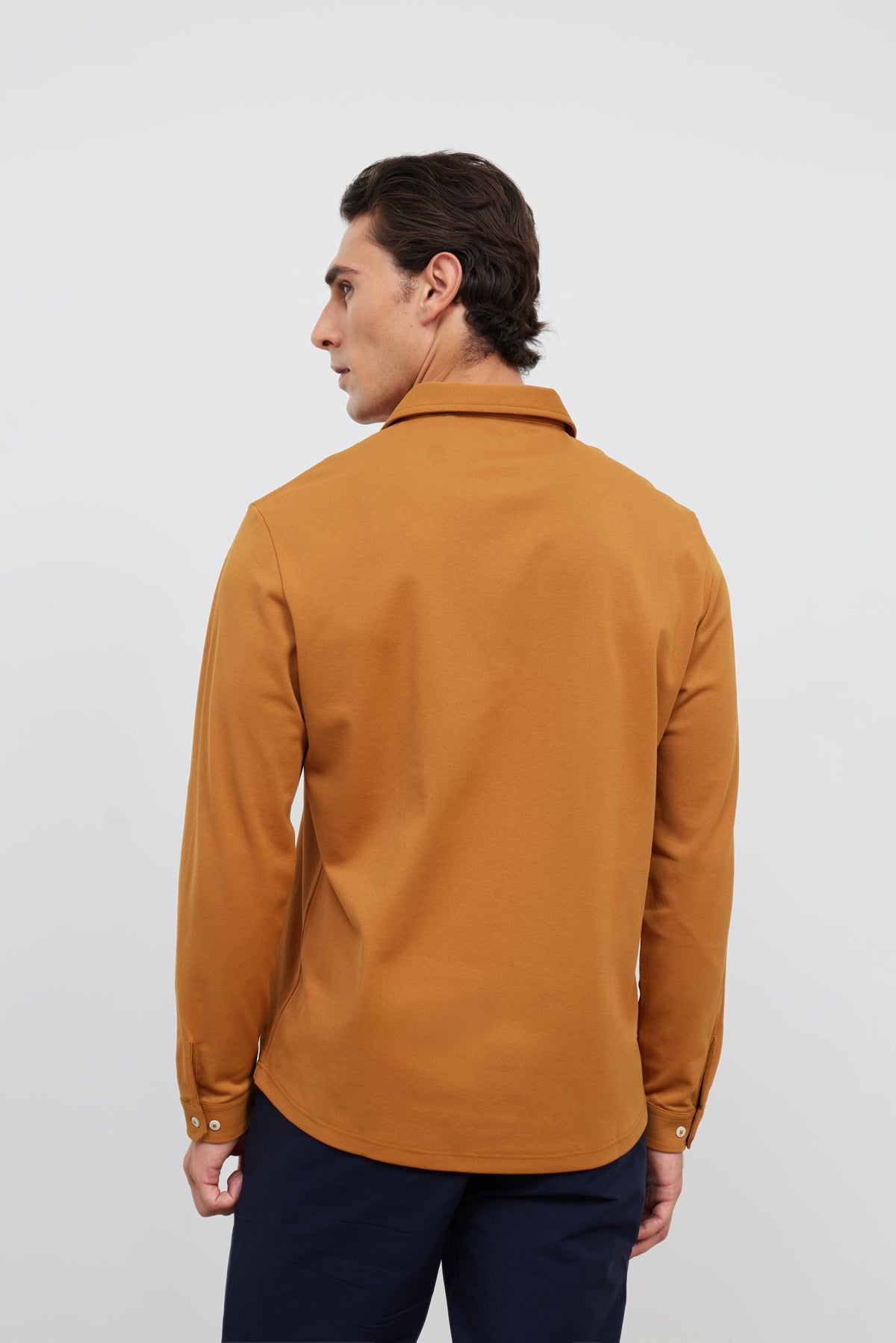 polo manga larga marrón ranger espalda