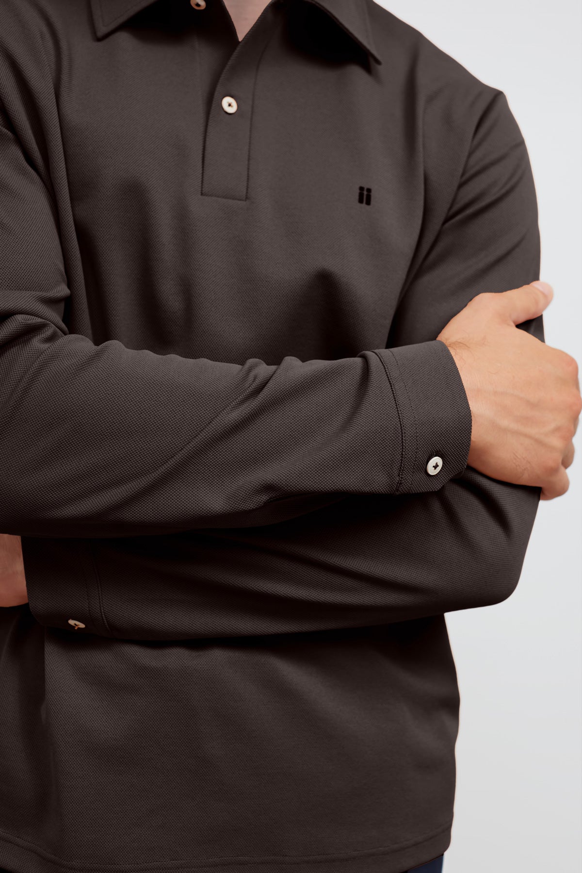polo manga larga marron oscuro ranger detalle