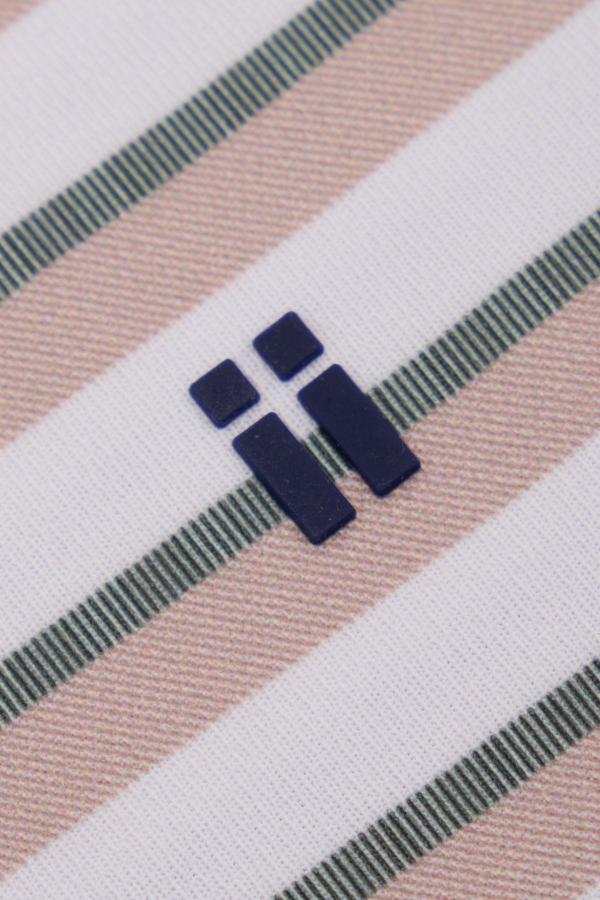 foto detalle logo polo rayas beige