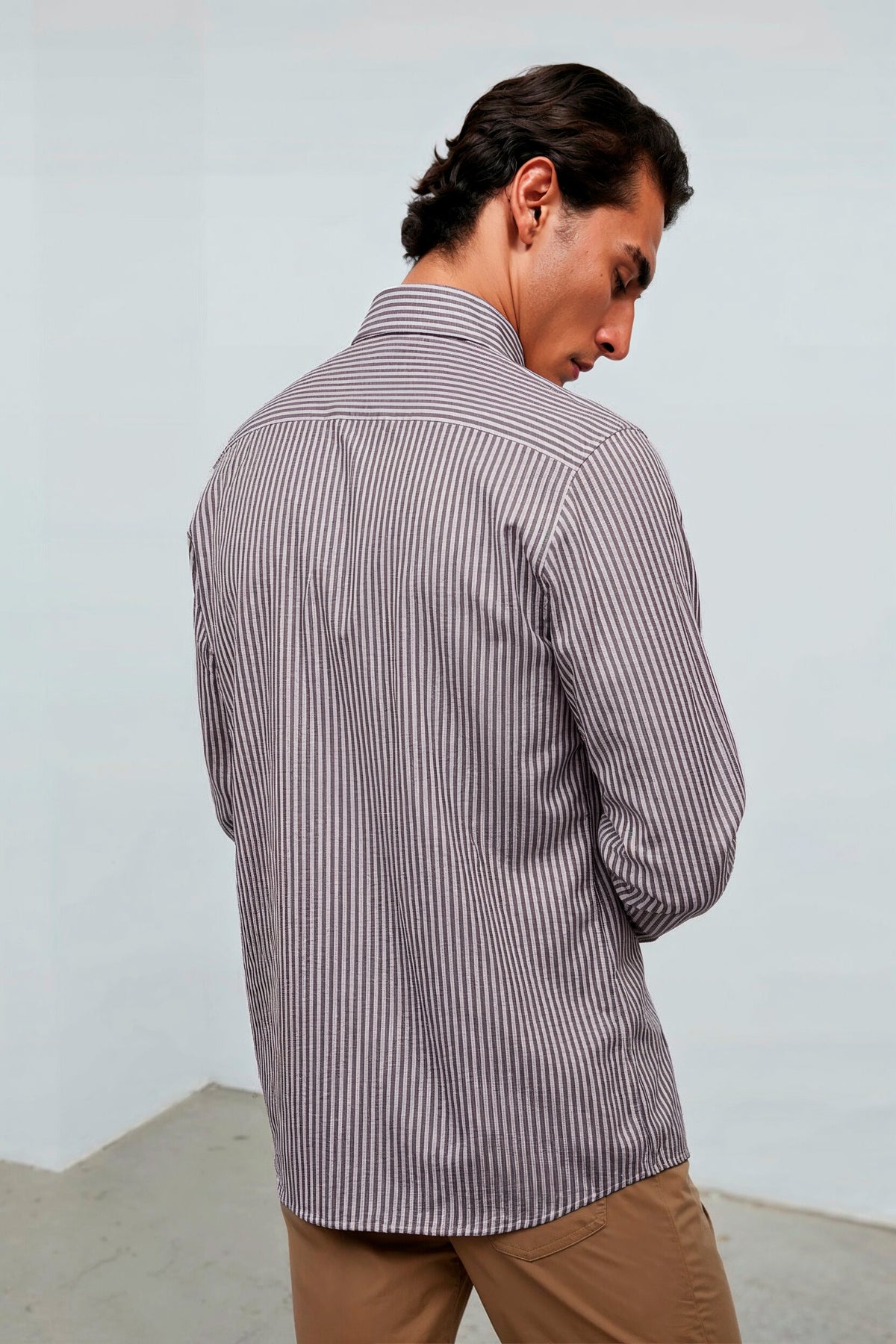 Camisa casual hombre rayas ciruela regular