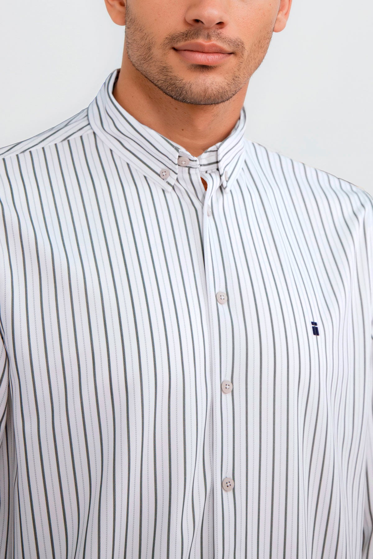 Men's casual shirt with green regular print