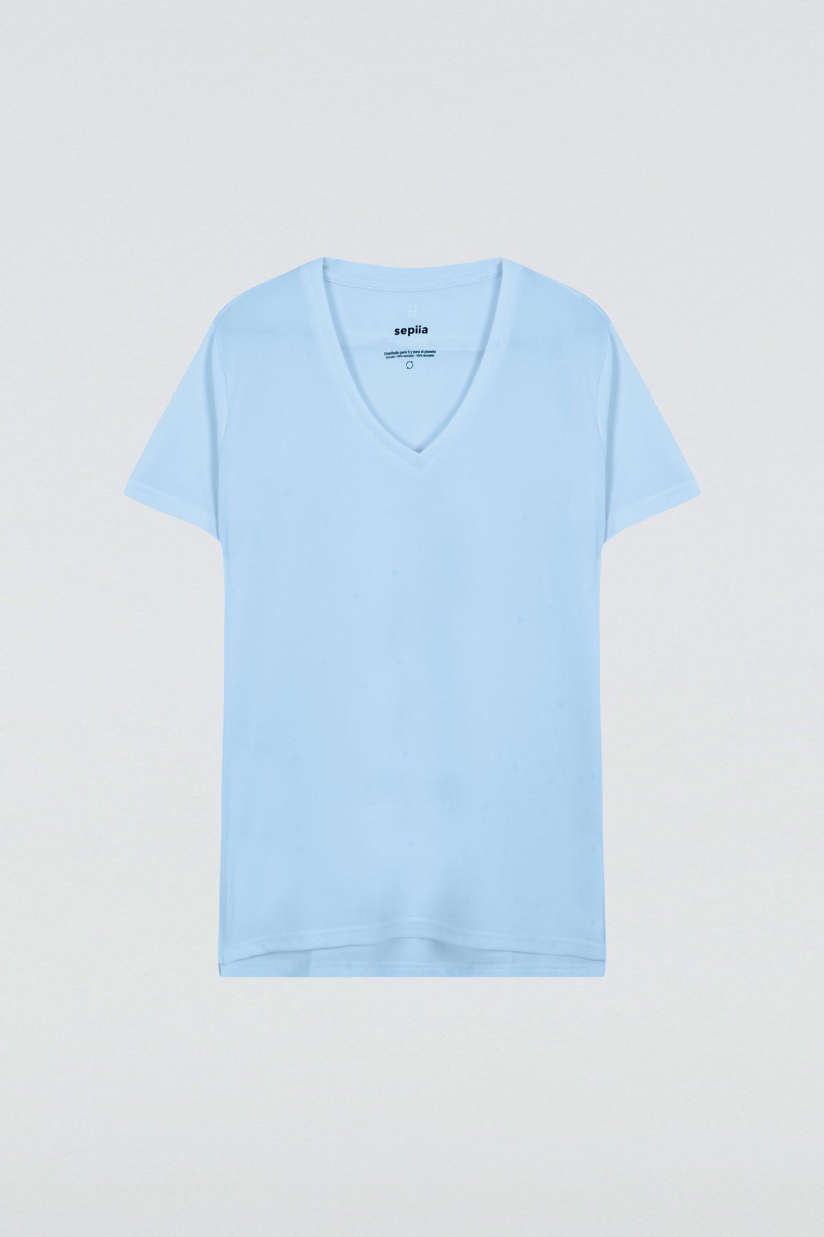 Top para mujer sin mangas con escote pico en color azul niebla, básico y perfecto para el verano. Foto plano