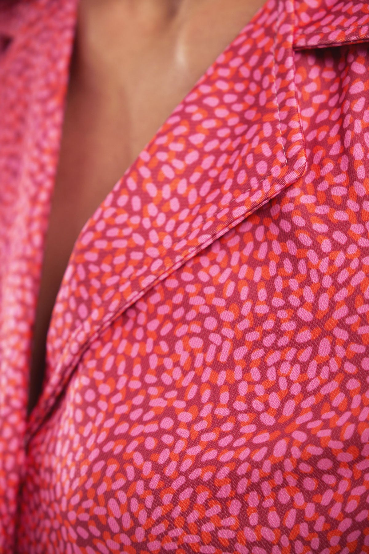 Camisa manga corta de Sepiia, fresca y elegante, perfecta para el verano Foto detalle