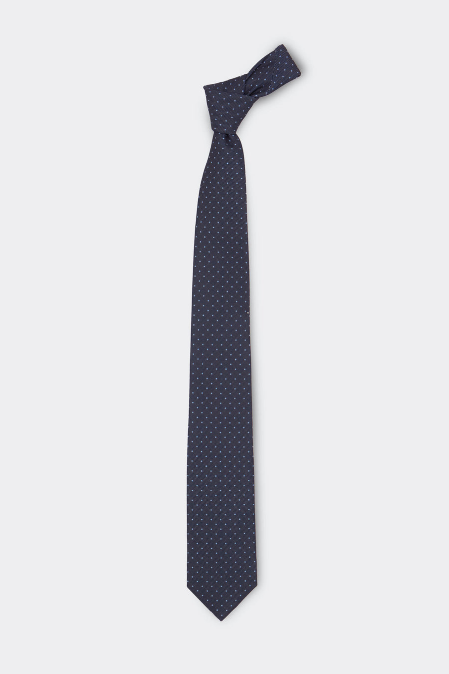 Corbata antimanchas con tejido suave y antibacteriano, color elegante, ideal para reuniones y eventos, ofreciendo durabilidad y resistencia sin necesidad de plancha. Foto en plano