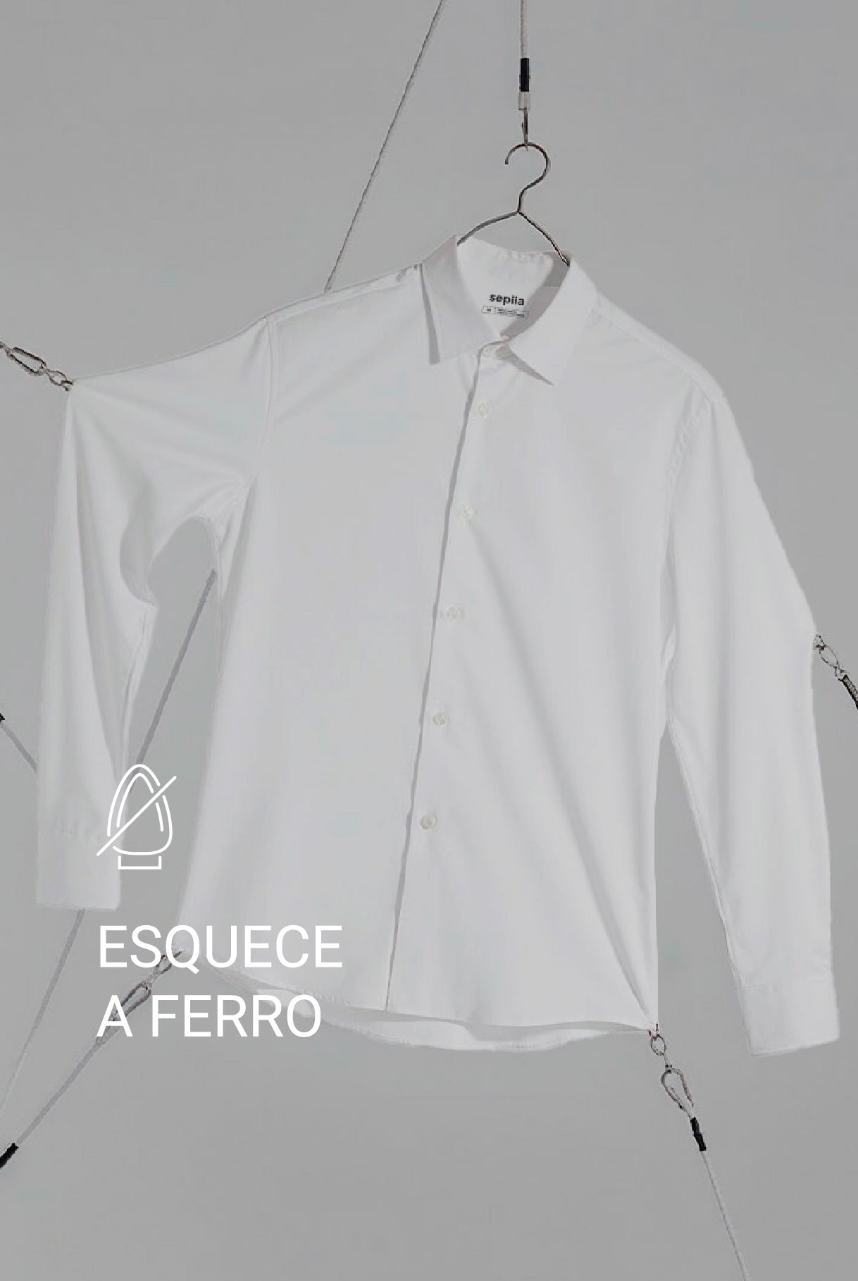 Camisa social masculina branca e justa