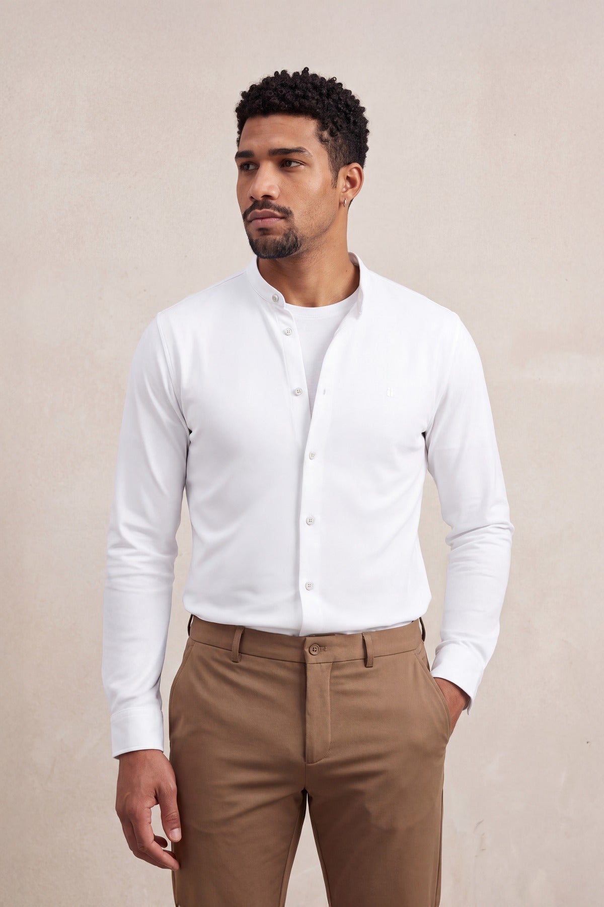 Camisa casual cuello mao hombre blanco regular