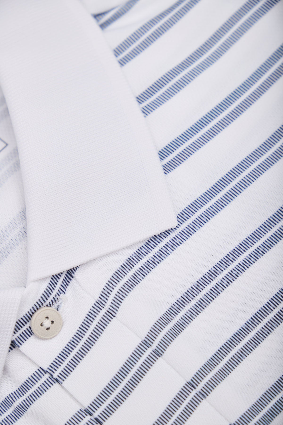 Men's short-sleeved polo shirt with sapphire blue stripes