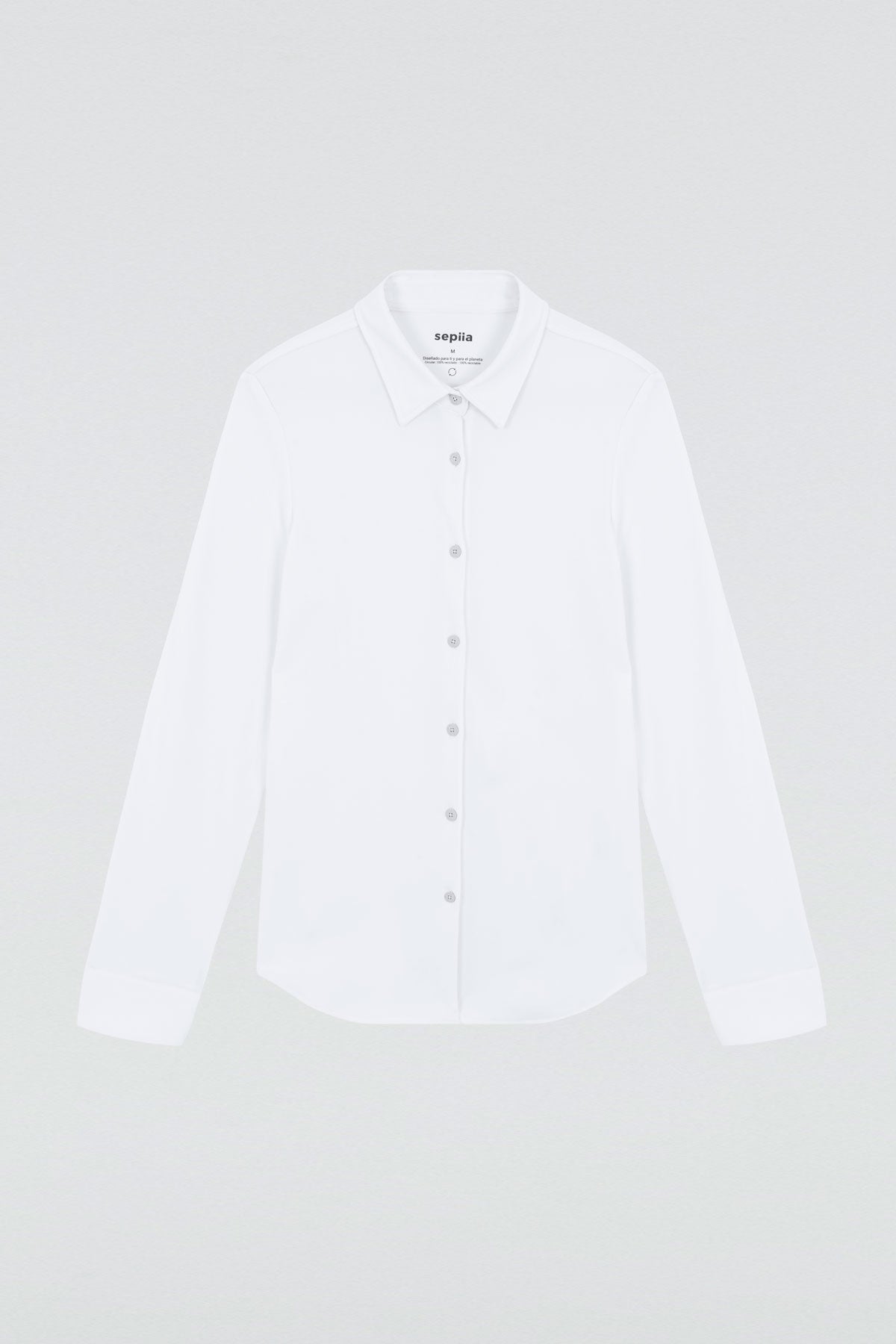 Camisa para mujer slim color blanco, básica y versátil. Foto plano