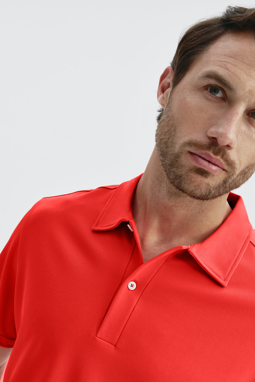 Polo manga corta para hombre en rojo atlanta de Sepiia, comodidad y estilo para cualquier ocasión. Foto retrato