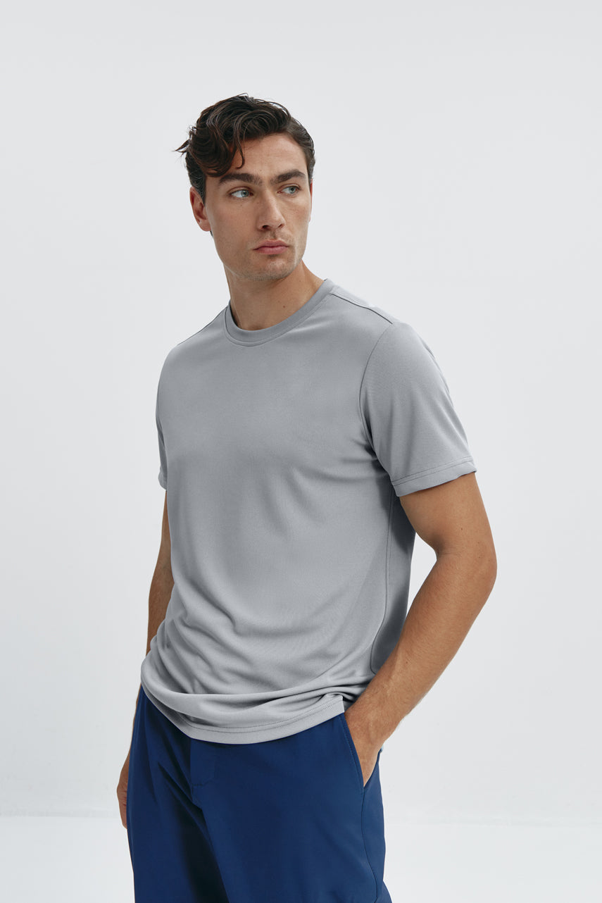 Camiseta de hombre gris bruma de manga corta, antiarrugas y antimanchas. Foto frente