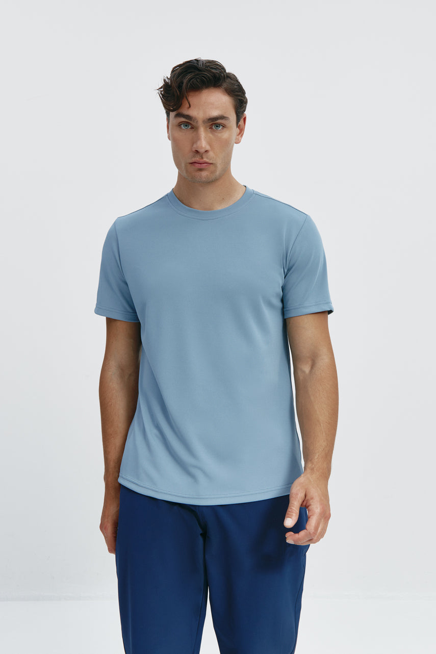 Camiseta básica de hombre azul de manga corta, antiarrugas y antimanchas. Foto frente