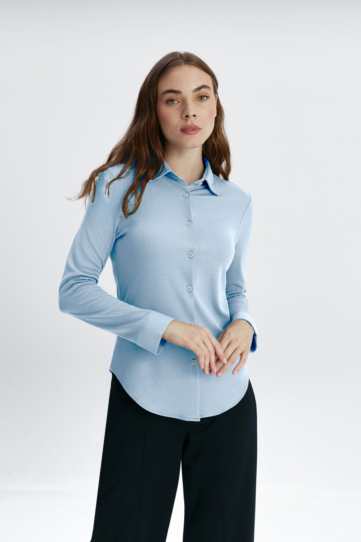 Camisa celeste slim fit mujer