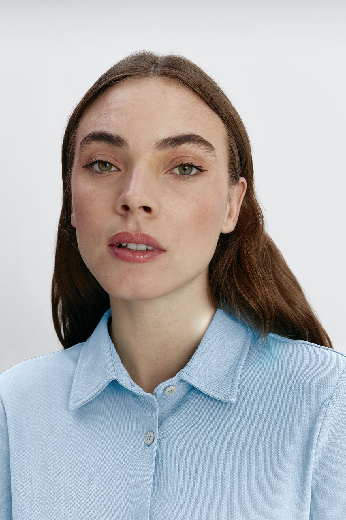 Camisa celeste slim fit mujer