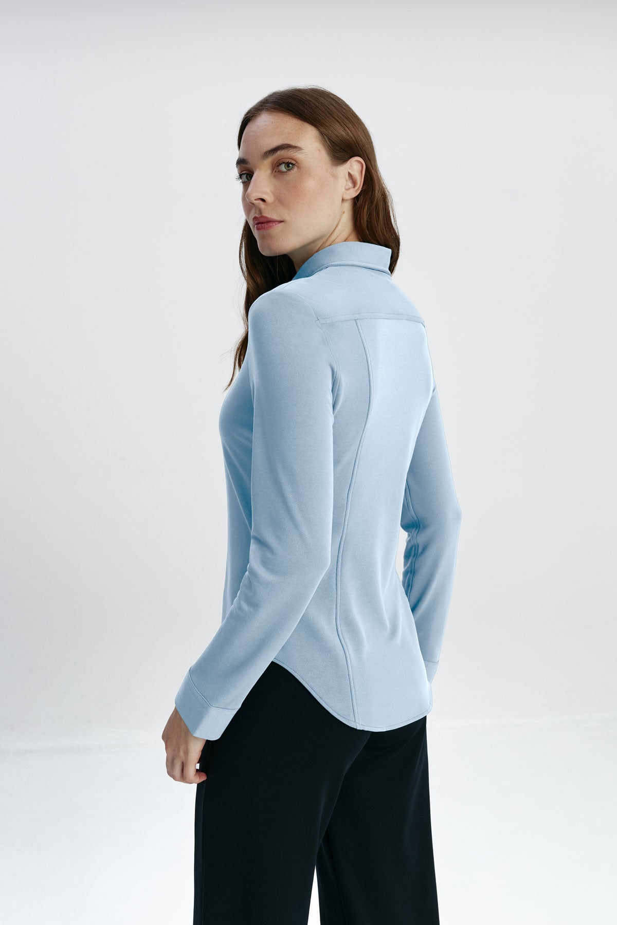 Camisa celeste slim fit mujer
