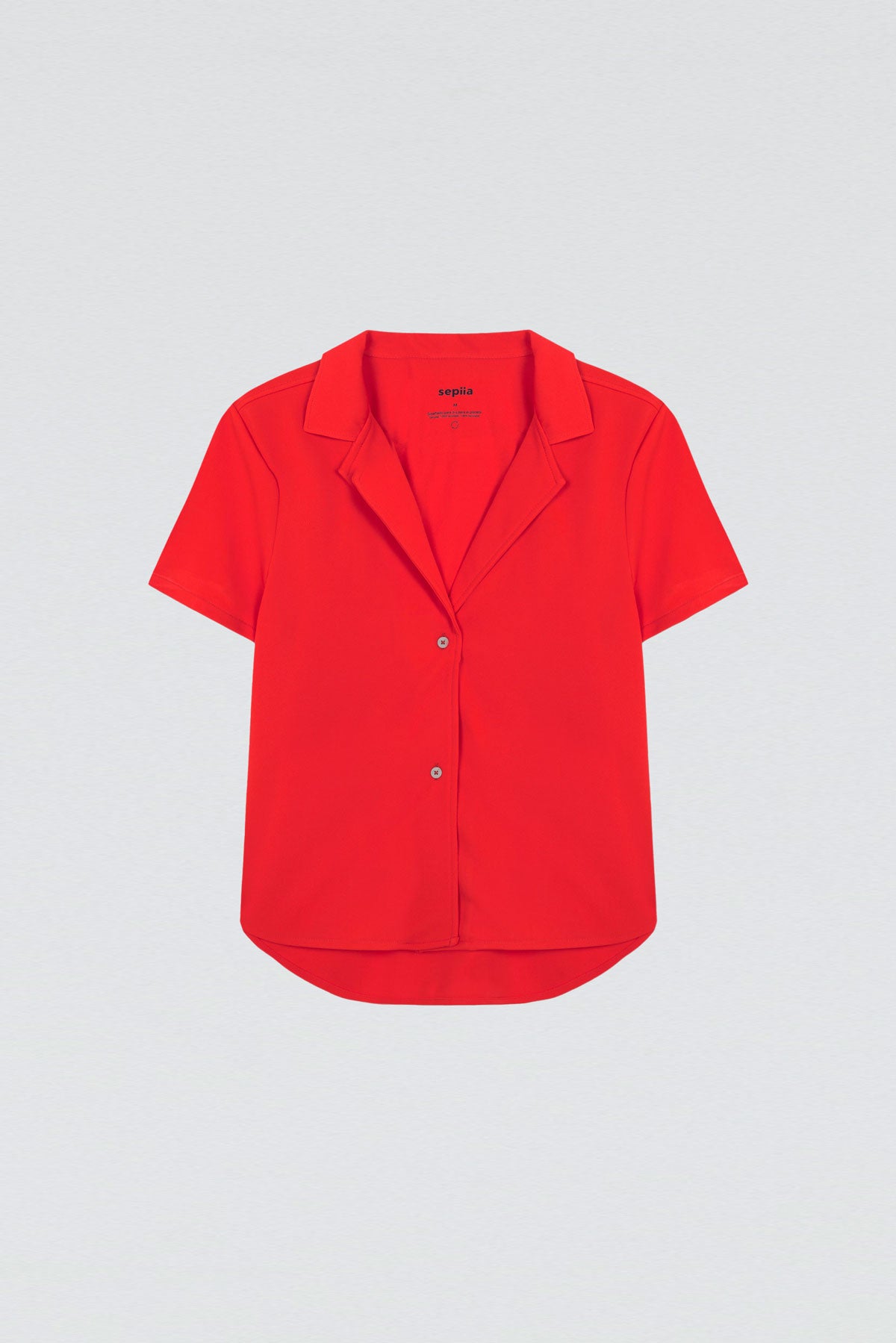 Camisa manga corta rojo cardio de Sepiia, fresca y elegante, perfecta para el verano. Foto plano