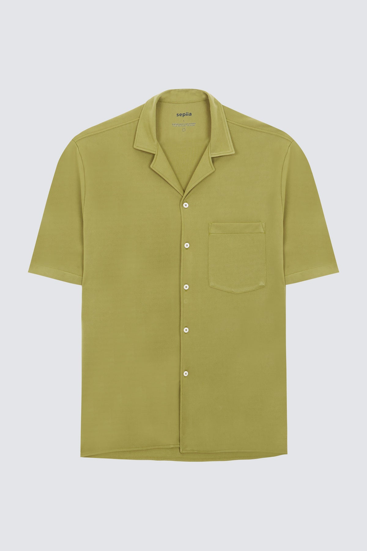 Camisa manga corta verde manzana de Sepiia, fresca y cómoda, perfecta para el verano. Foto prenda en plano
