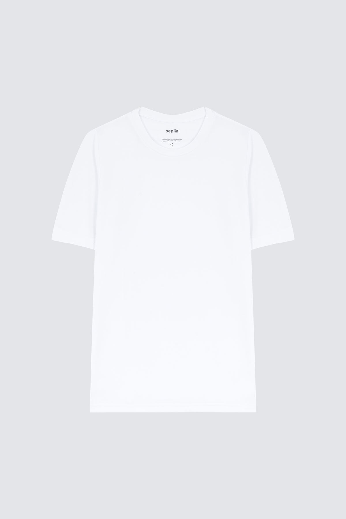 Camiseta de hombre blanca de manga corta, antiarrugas y antimanchas. foto prenda en plano