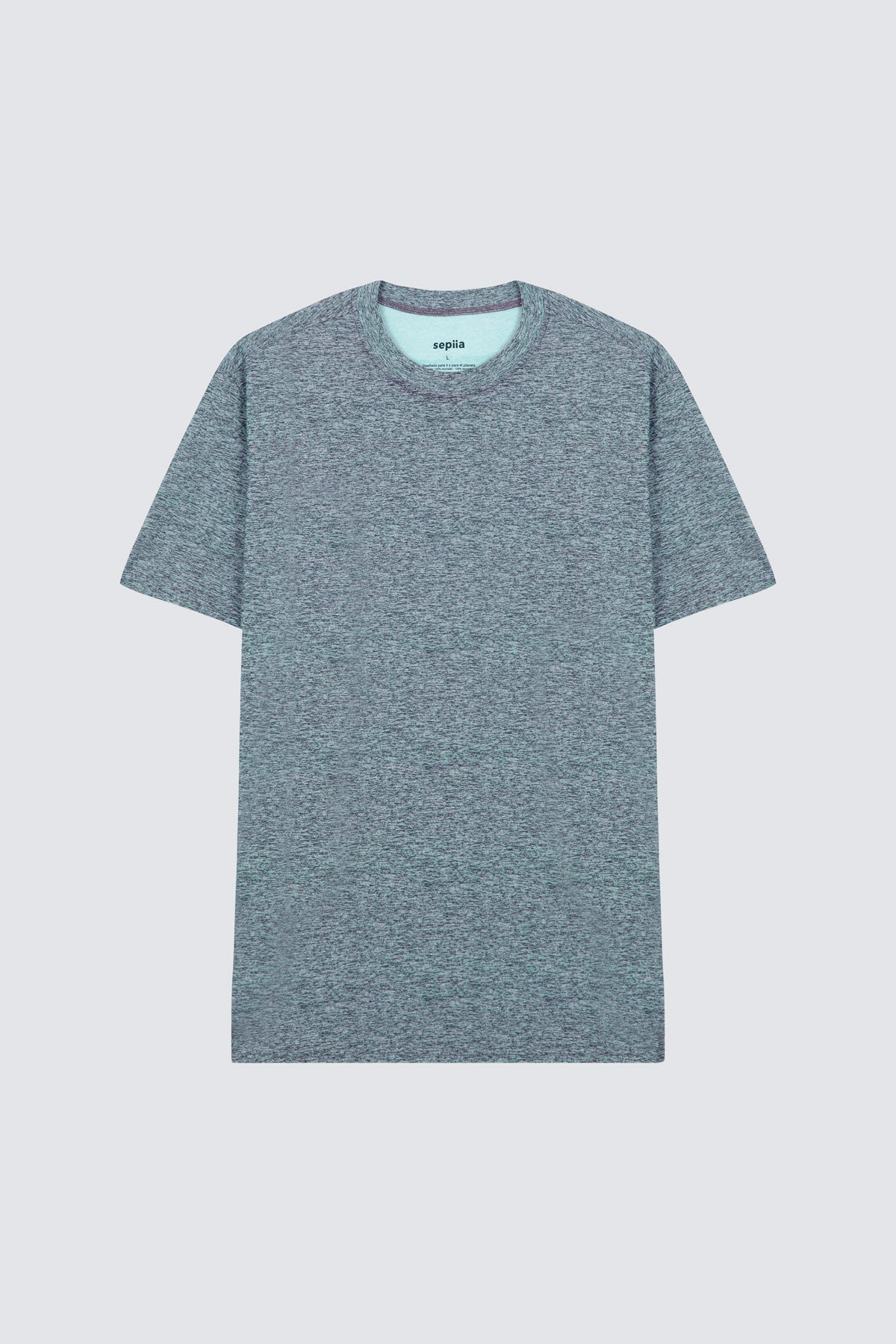 Camiseta de hombre en gris melange. de Sepiia, fresca y estilosa. Foto prenda en plano