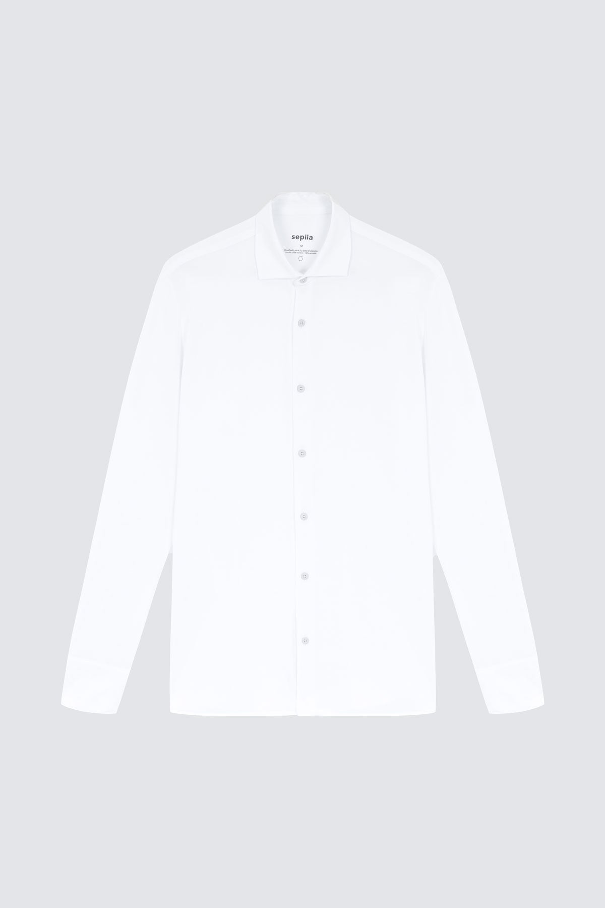 Camisa de vestir blanca de manga larga slim para hombre Sepiia: Camisa de vestir blanca de manga larga slim para hombre sin arrugas, antimanchas, perfecta para traje o americana. Foto prenda en plano.