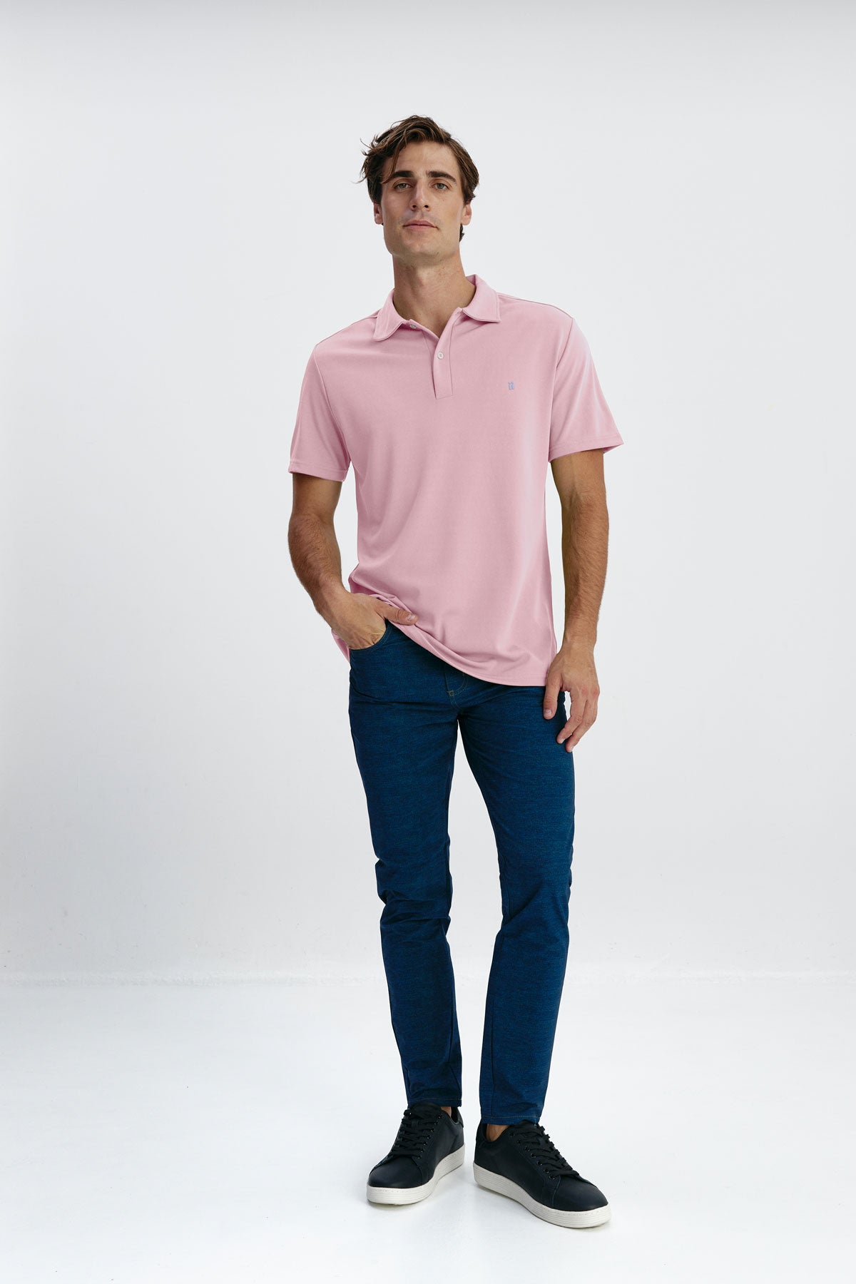 polo manga corta rosa hombre look completo