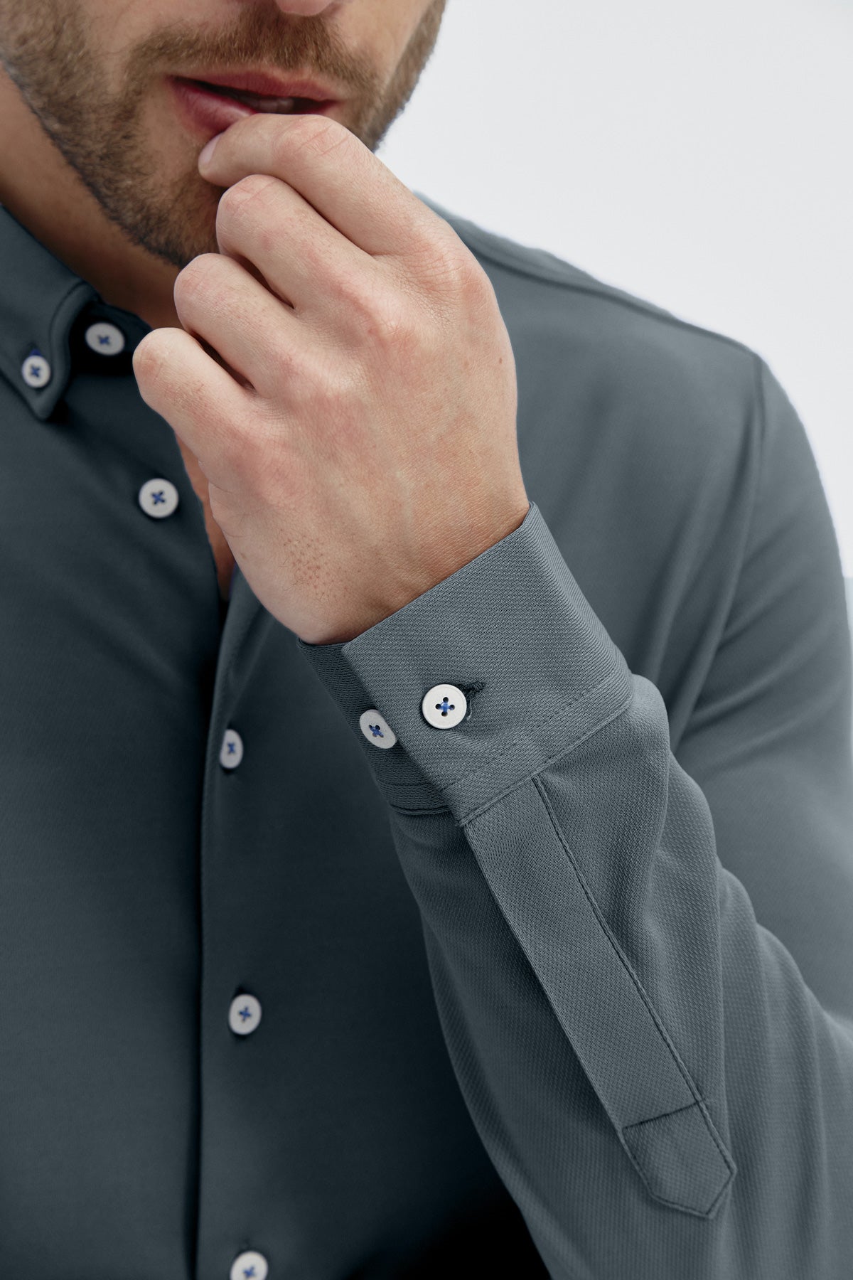 Camisa casual astro para hombre sin arrugas ni manchas. Manga larga, antiarrugas y antimanchas. Foto detalle