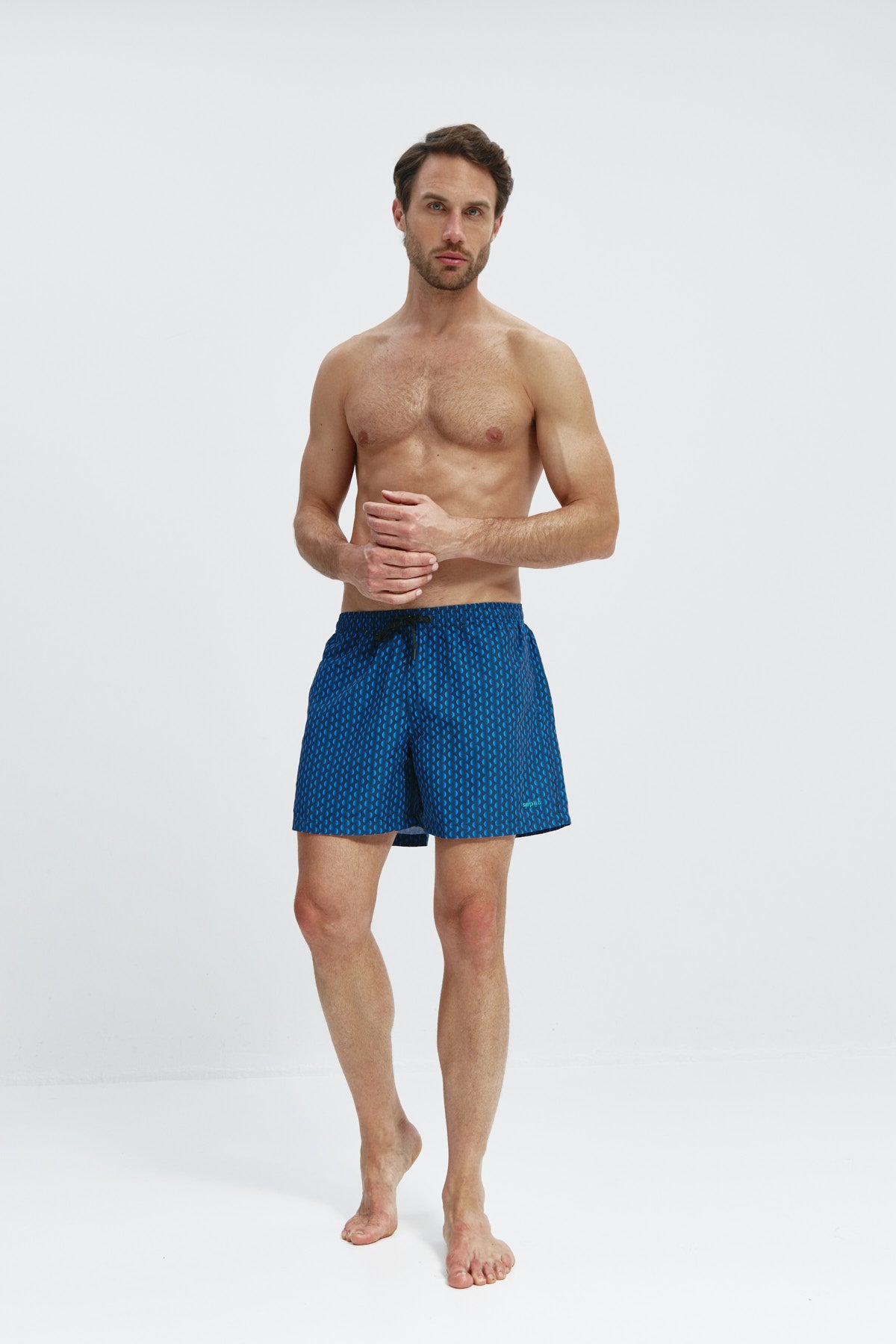 Bañador de hombre con estampado aleta,secado rápido, protección UV50+, ligero, resistente y cómodo. Foto cuerpo entero