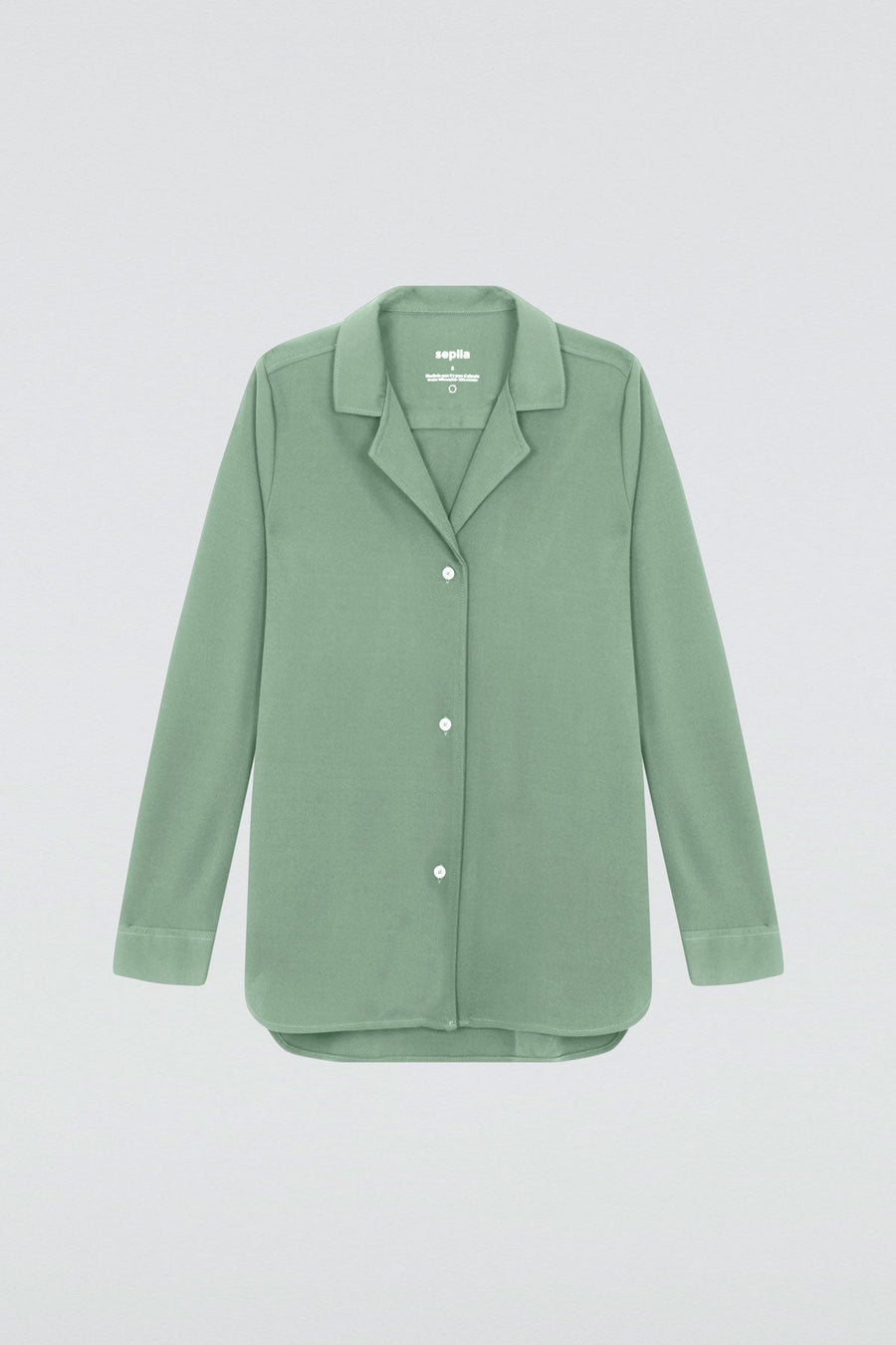  Camisa para mujer bowling color verde safari, básica y versátil. Foto prenda en plano.