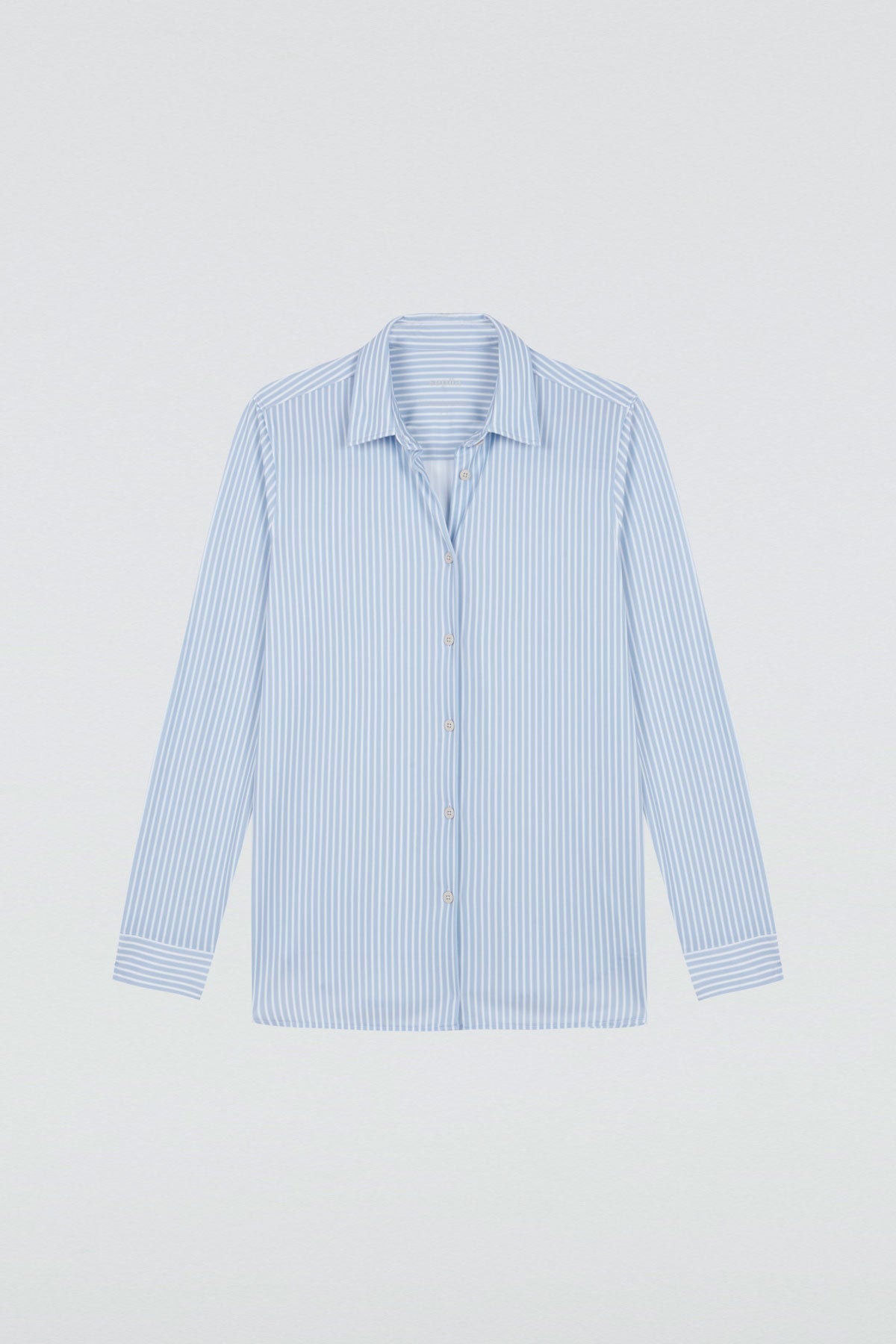 Camisa rayas azules oversize de Sepiia, elegante y resistente a manchas y arrugas. Foto plano