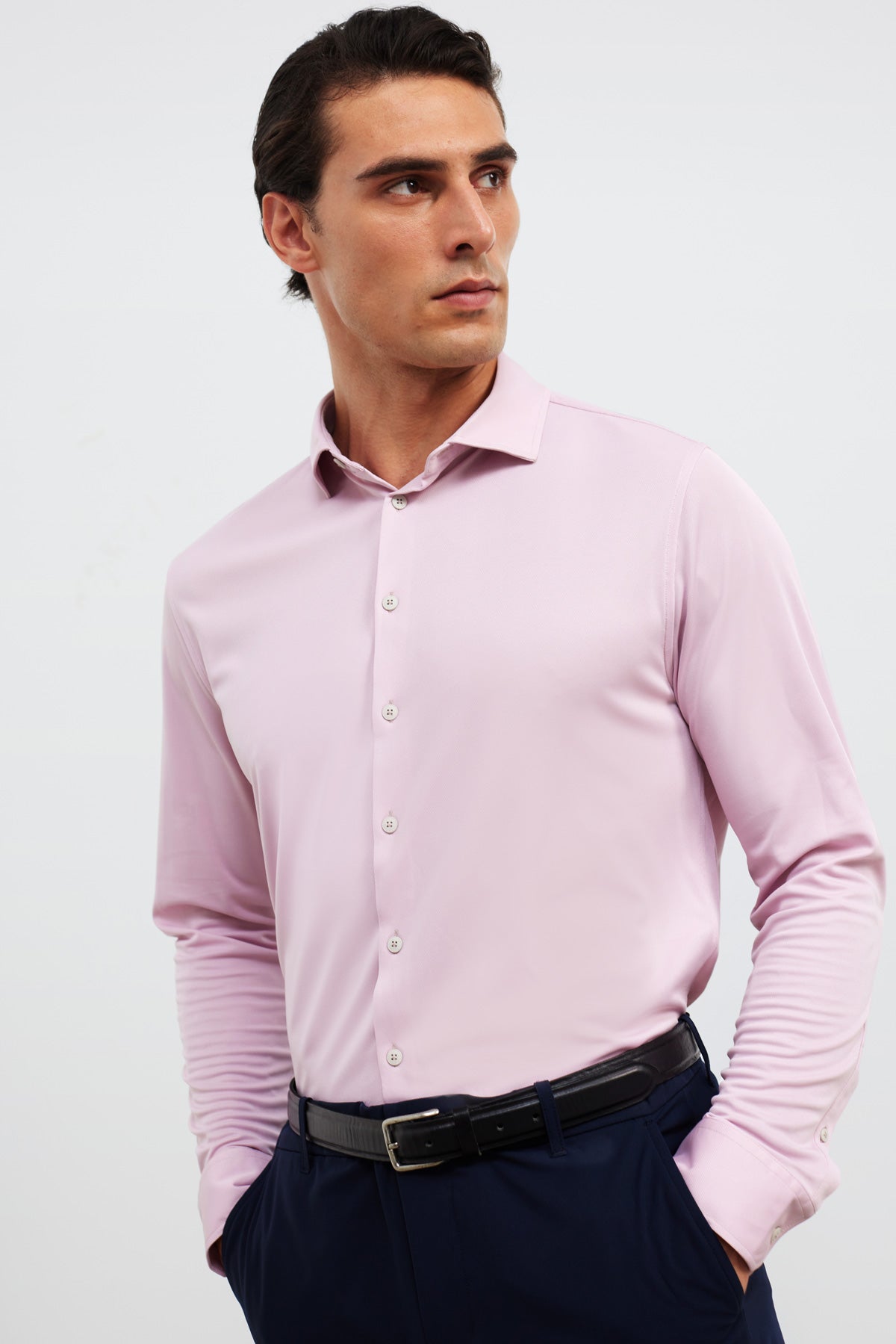 camisa de vestir rosa regular detalle 