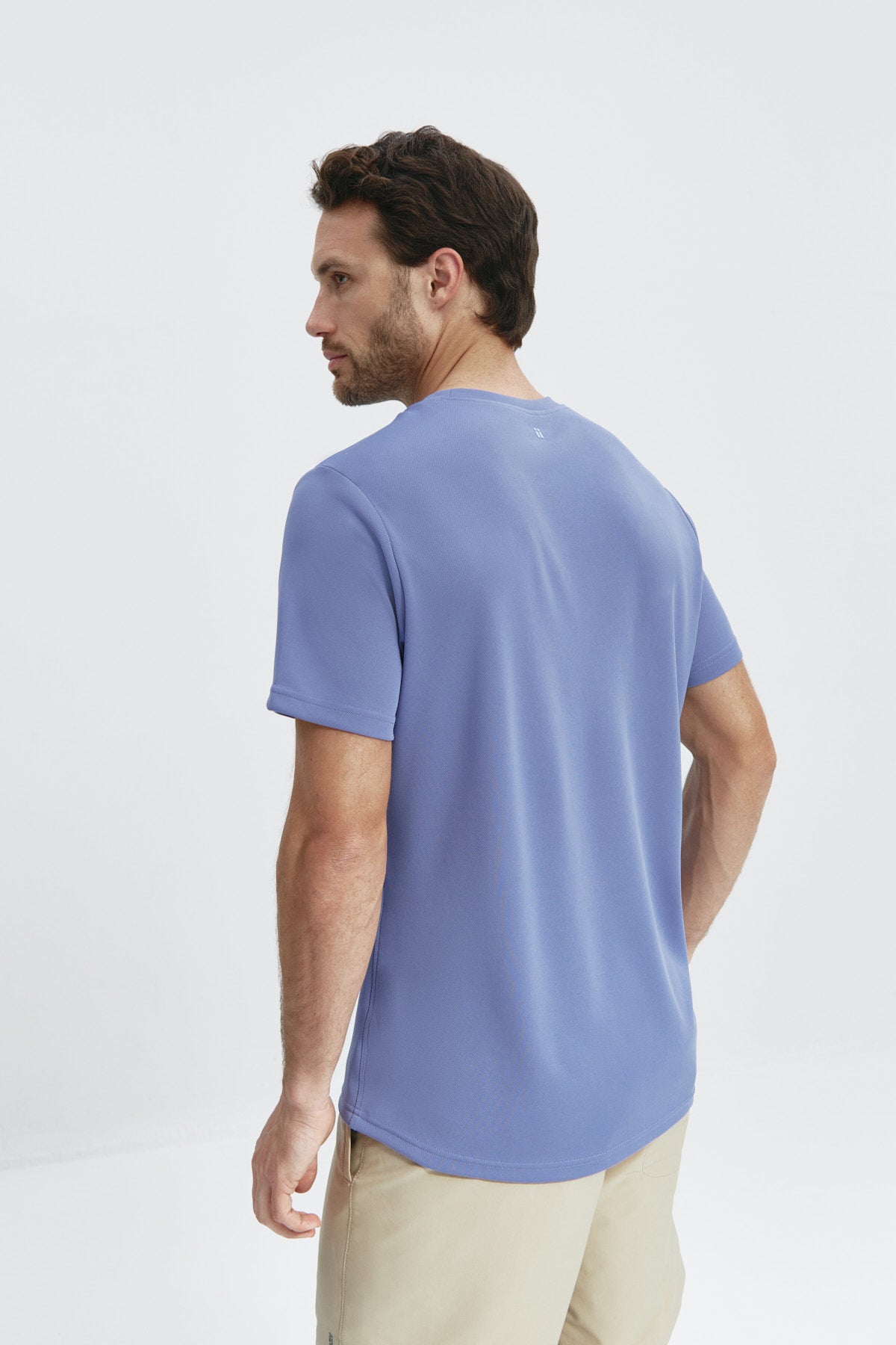 Camiseta de hombre en lavanda de Sepiia, suave y cómoda, perfecta para cualquier ocasión. Foto espalda