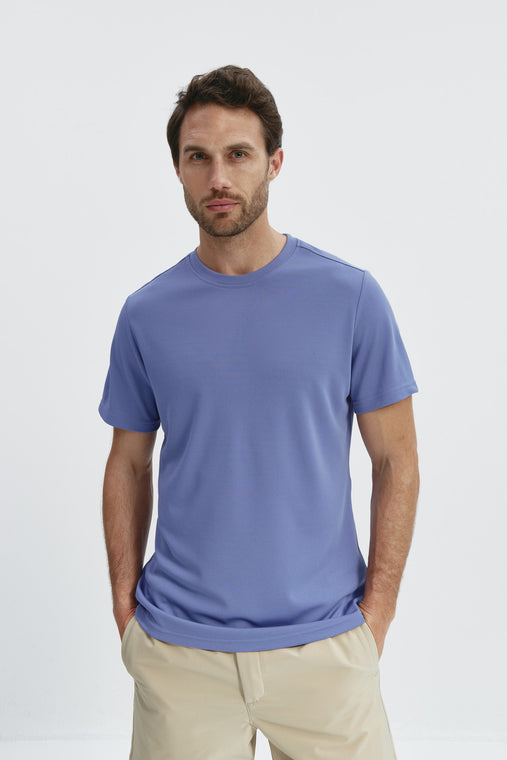 Camiseta de hombre en lavanda de Sepiia, suave y cómoda, perfecta para cualquier ocasión. Foto frente