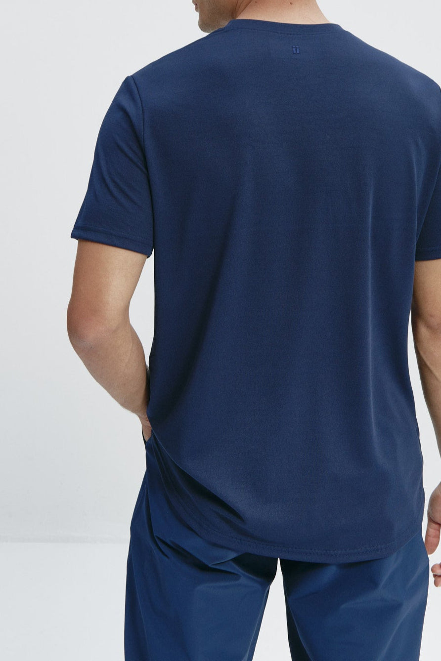 Camiseta de hombre azul zafiro: Camiseta de hombre azul zafiro de manga corta, antiarrugas y antimanchas. Foto espalda