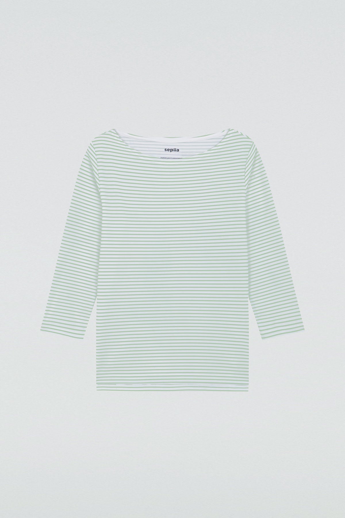 Camiseta para mujer con escote barco rayas verde Prenda básica perfecta para cualquier ocasión.Foto plano