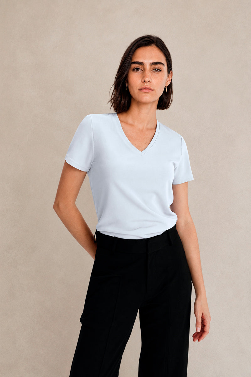 White Women's Pico Escote