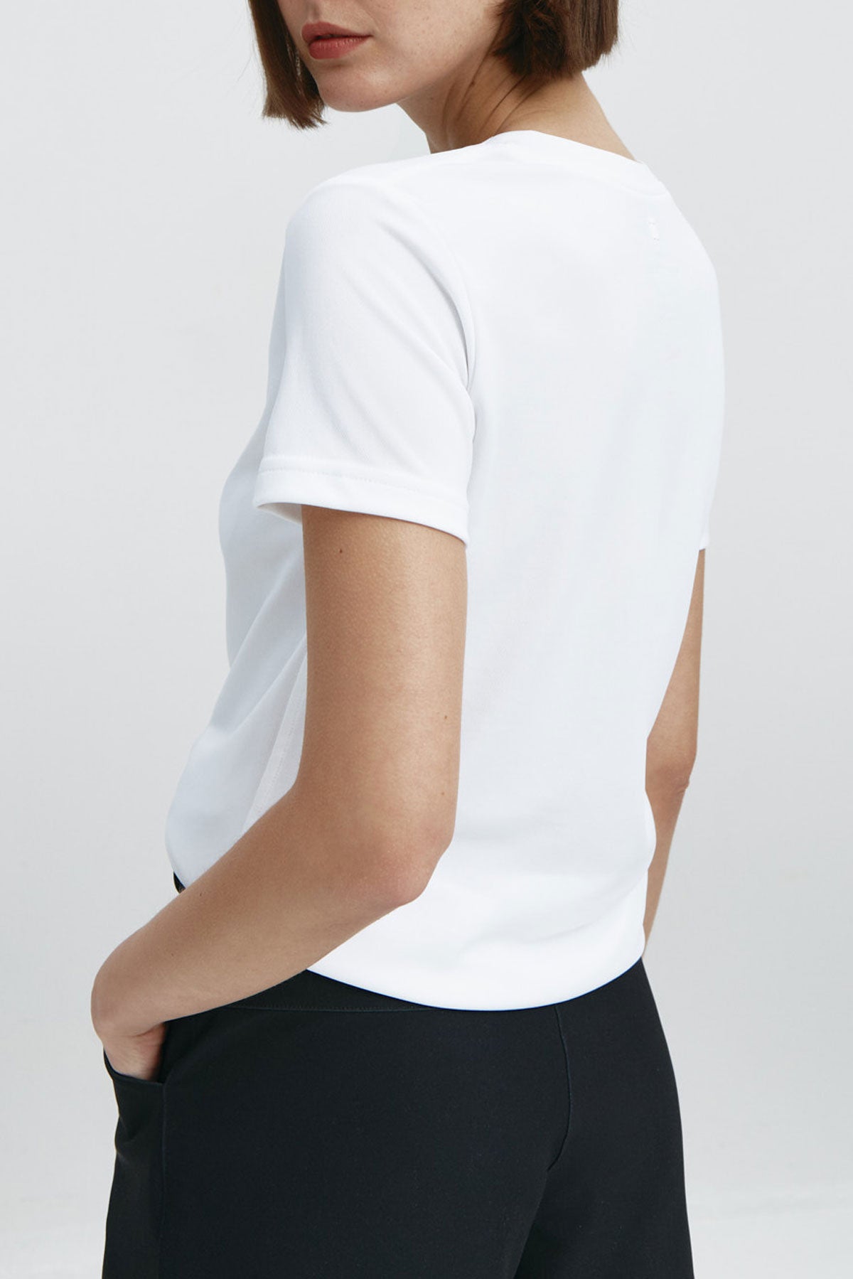 Camiseta básica feminina LOGO branca