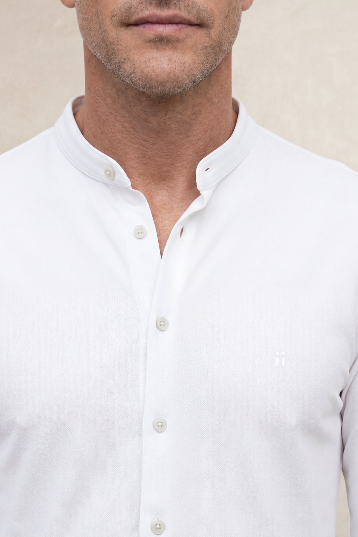 Camisa casual cuello mao hombre blanco regular