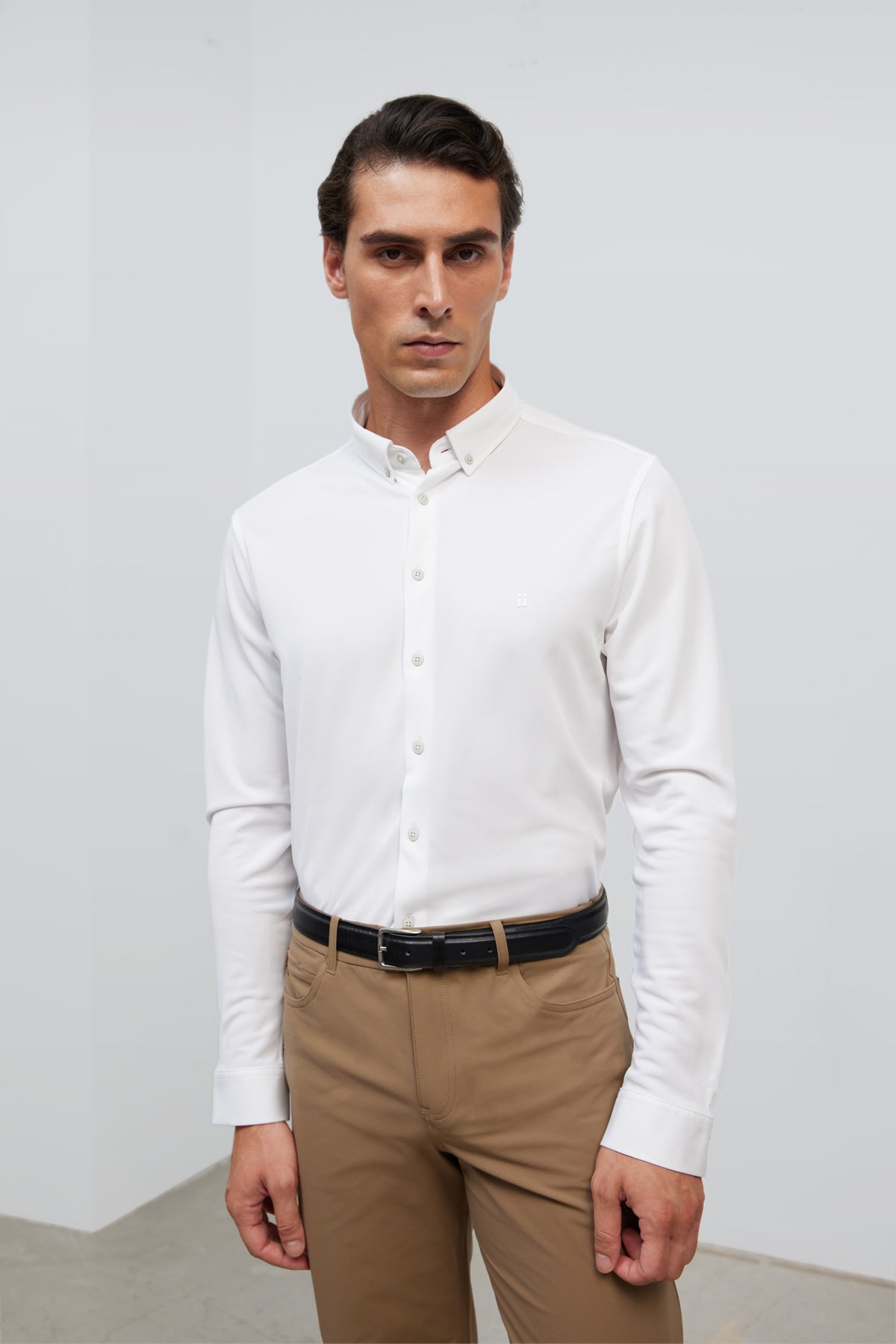 Camisa casual hombre blanco regular logo