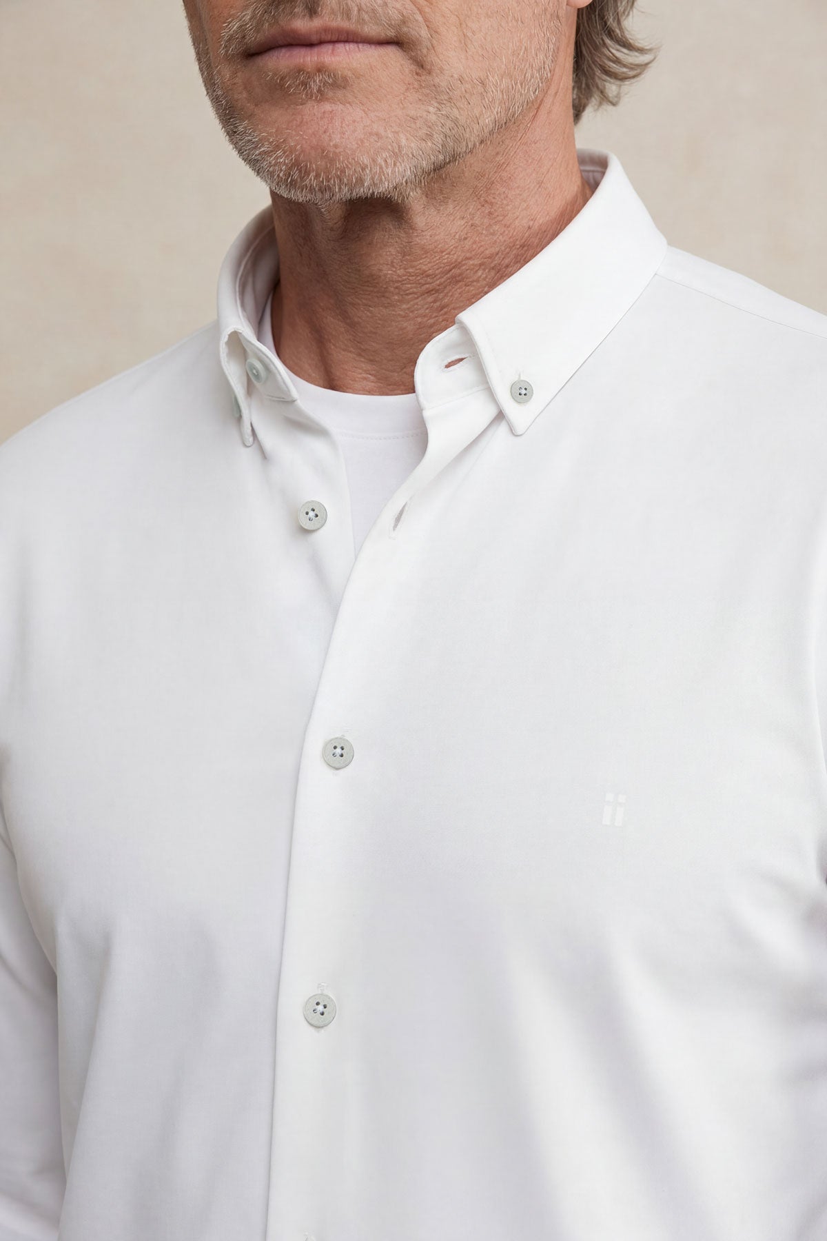 Camisa casual hombre blanco regular logo