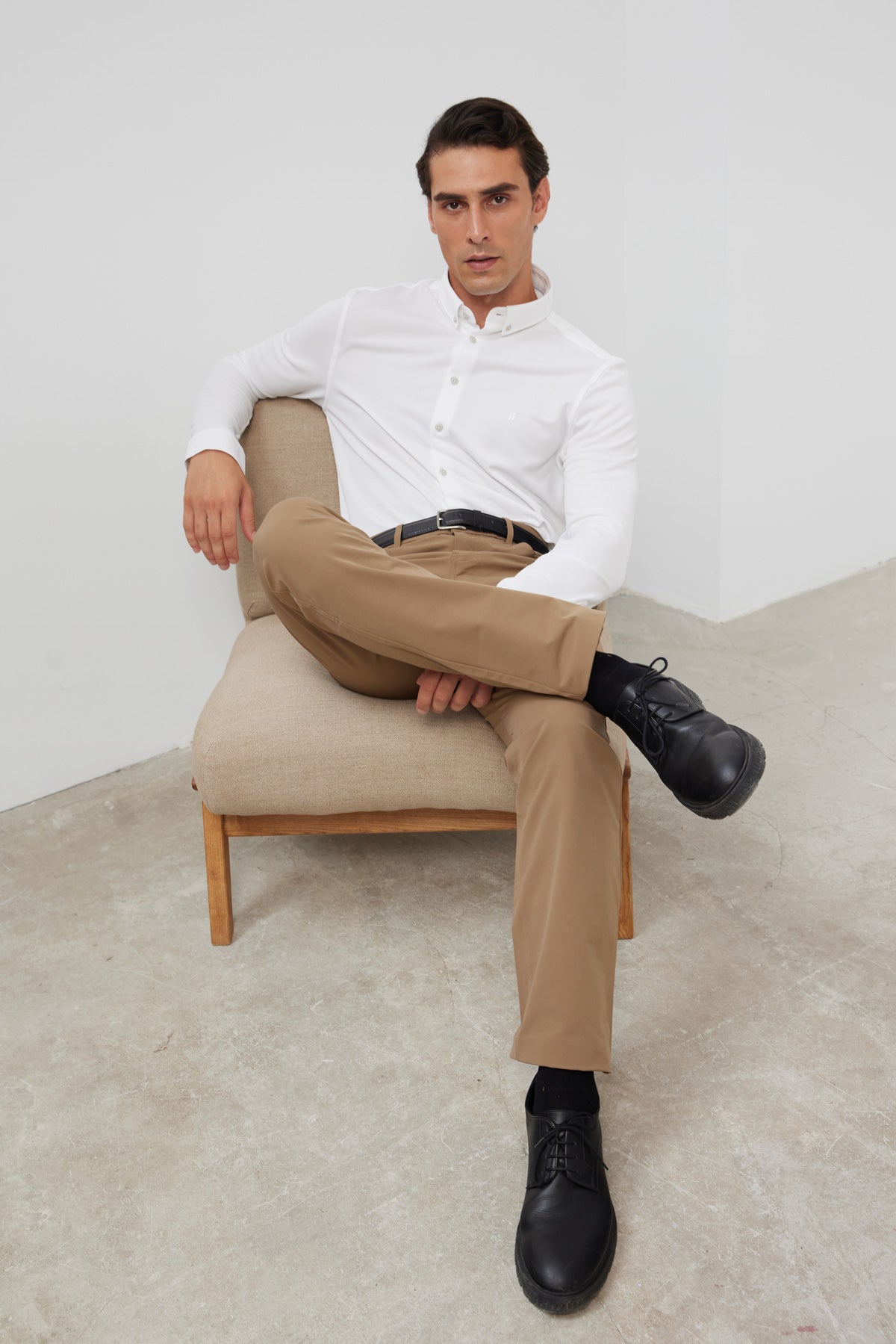 Camisa casual hombre blanco regular logo